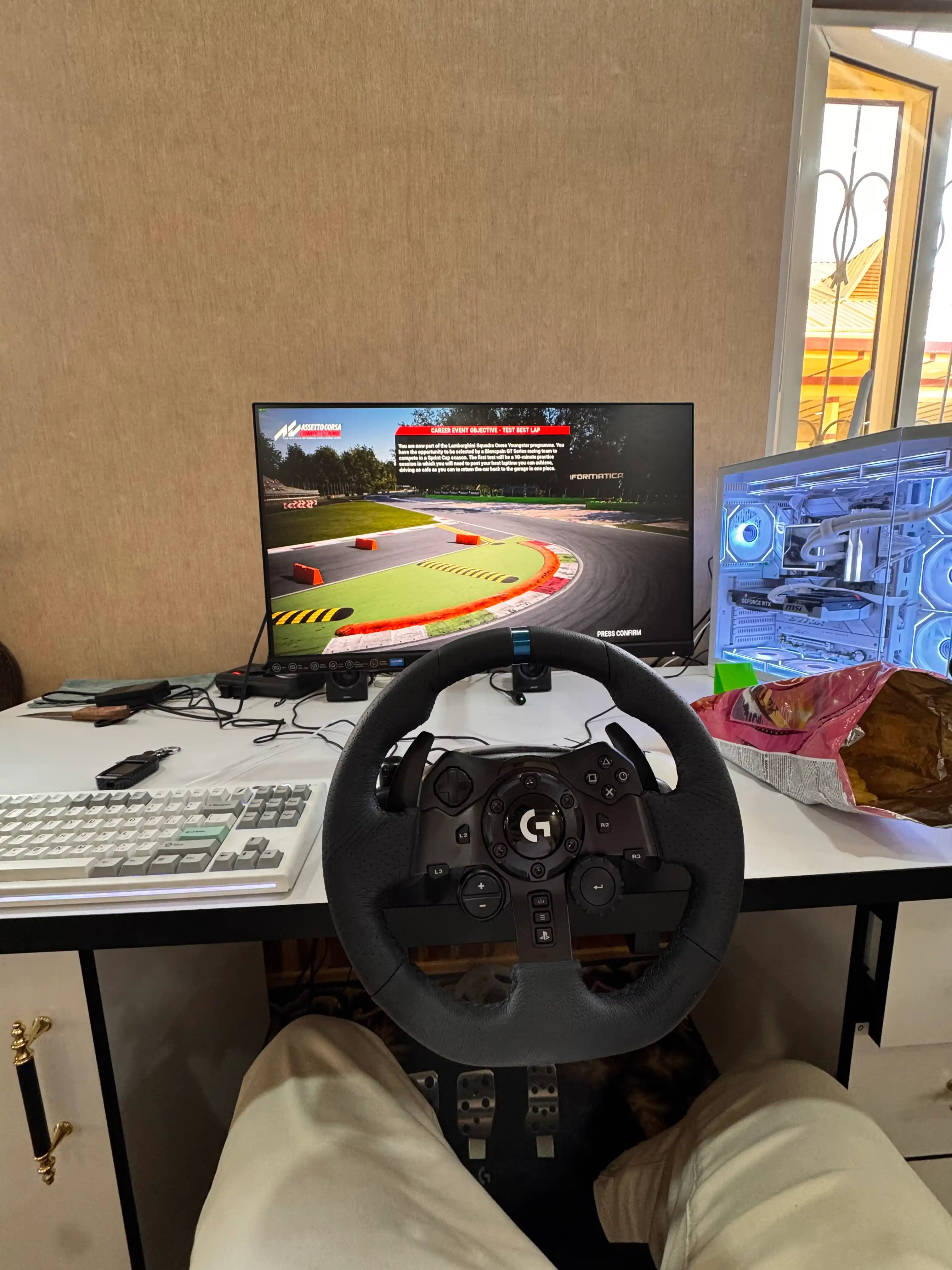 Logitech G923 Driving realistik Force Feedback tizimiga ega yangi avlod o‘yin ruli