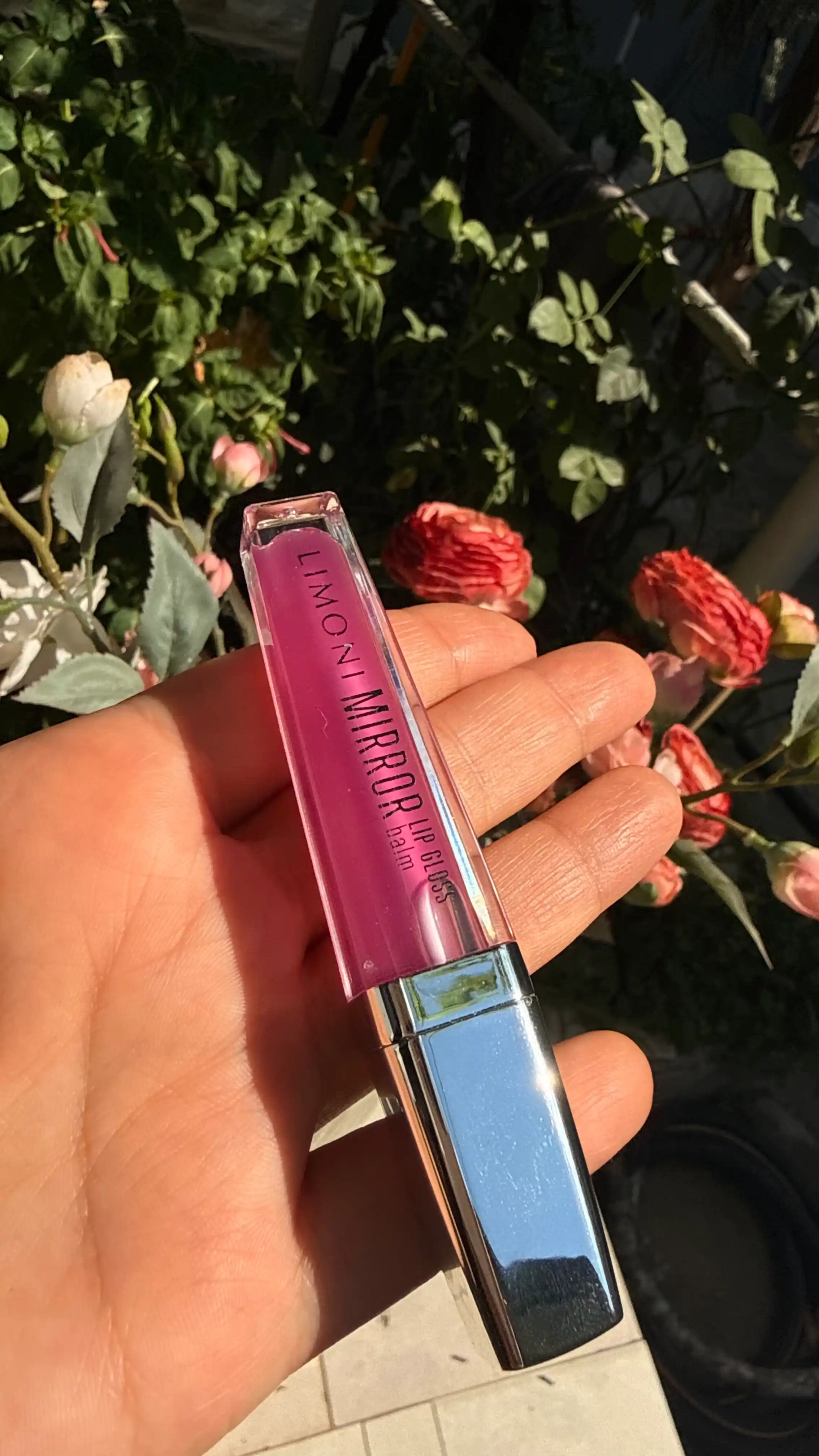 LIMONI Lab uchun yaltiroq-balzam "Mirror Lip Gloss Balm"