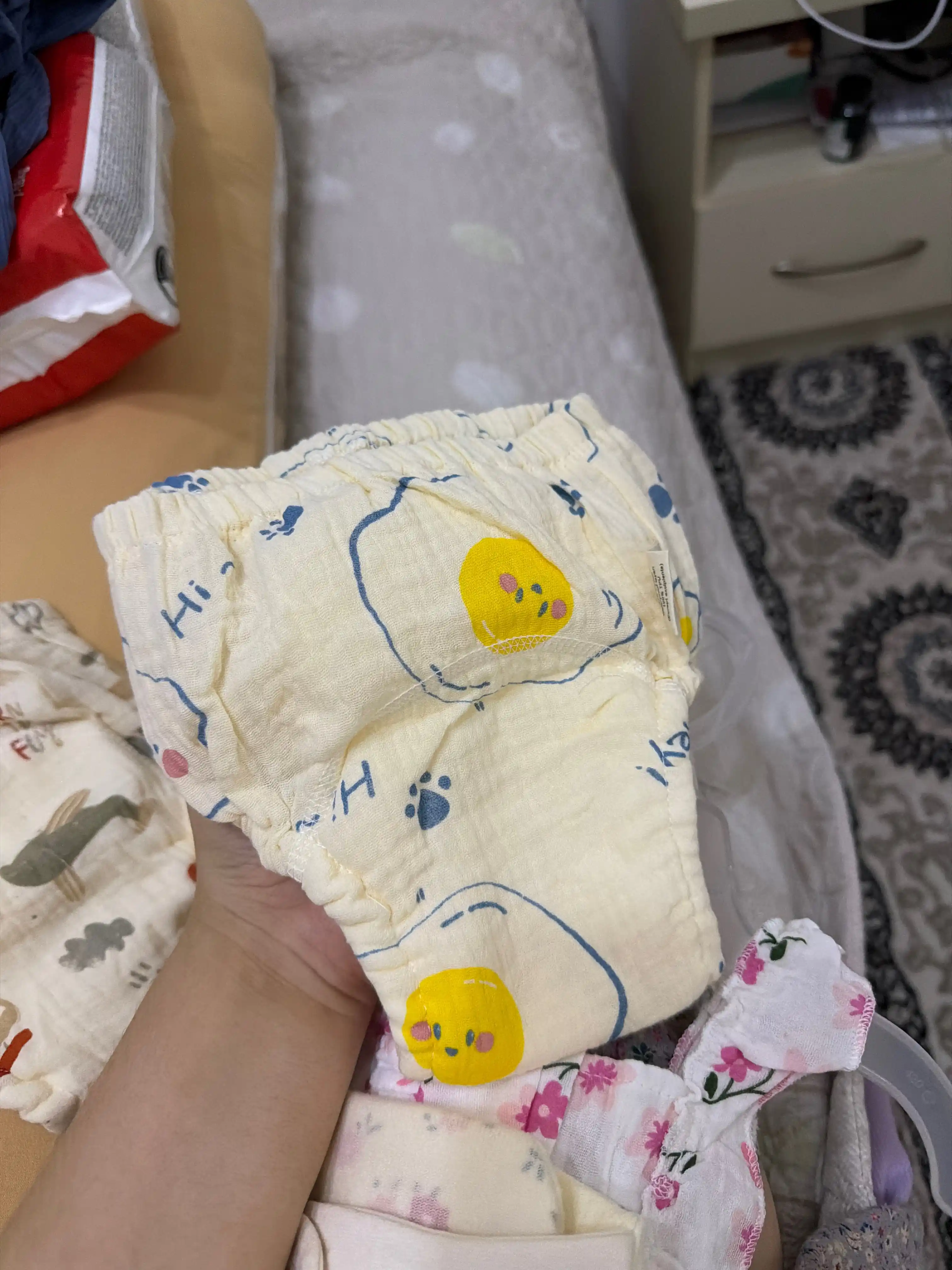 O‘g‘il va qiz bolalar uchun ko‘p marta ishlatiladigan tagliklar va trusik-tagliklar