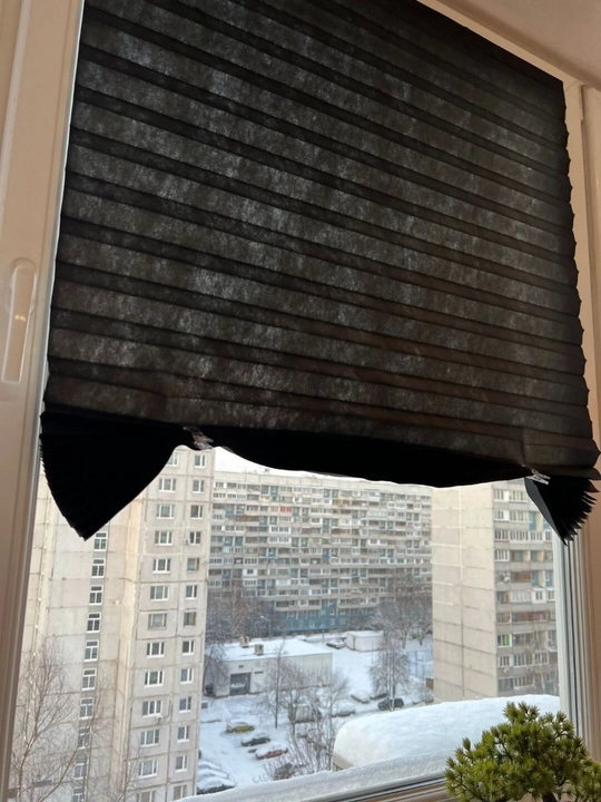 Pliseli pardalar, matoli, yopishqoq lenta bilan, deraza va balkonlar uchun, blackout