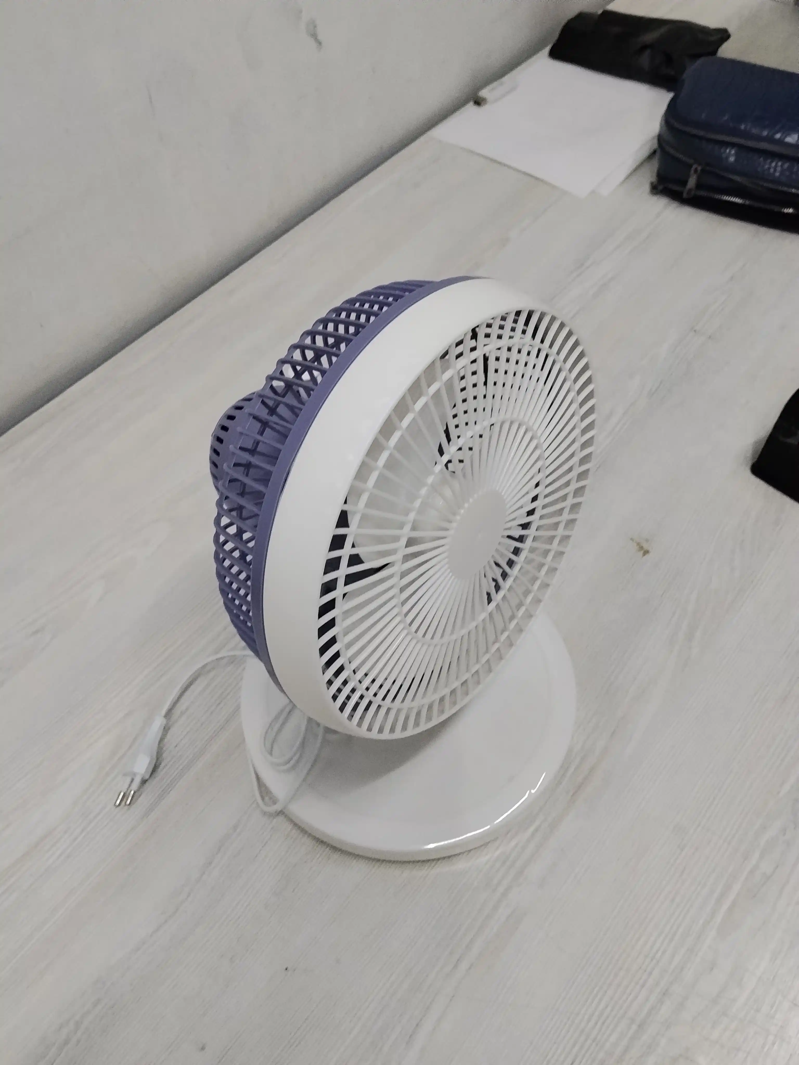 Uy va ofis uchun ajoyib, aylanuvchan va ma'lum gradus ostida egiluvchan-mini ventelyator