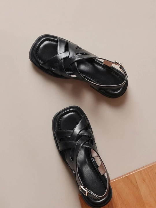 Basanoshkalar ayollar uchun – kuzgi ayollar oyoq kiyimi, yengil va qulay sandal