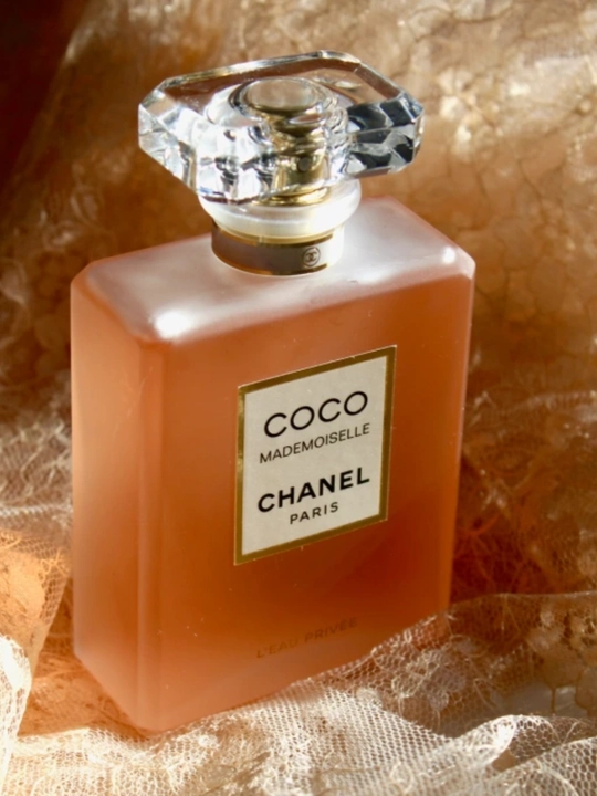 Coco Mademoiselle Chanel ayollar parfyumi flakonlarda, LABOR Parfumdan