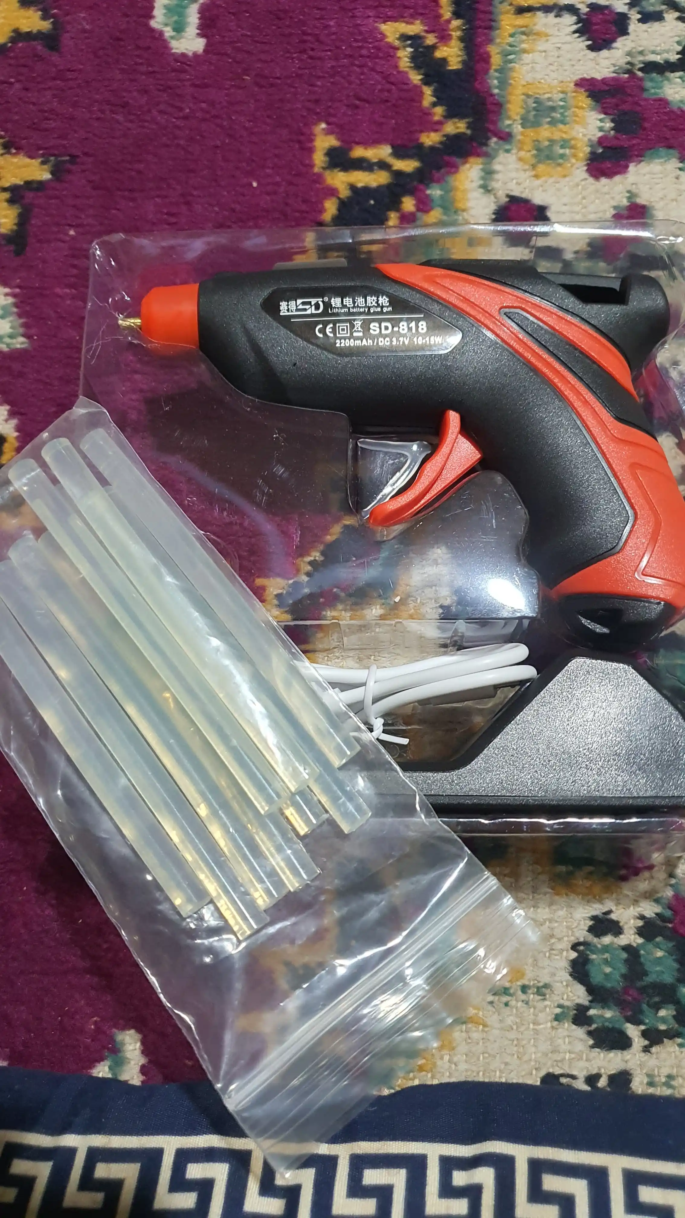 Akkumulyatorli клеевой pistolet SD-818 3.7V 2200mAh, 10–15W, 7.0 mm sterjen, 5V zaryadlash