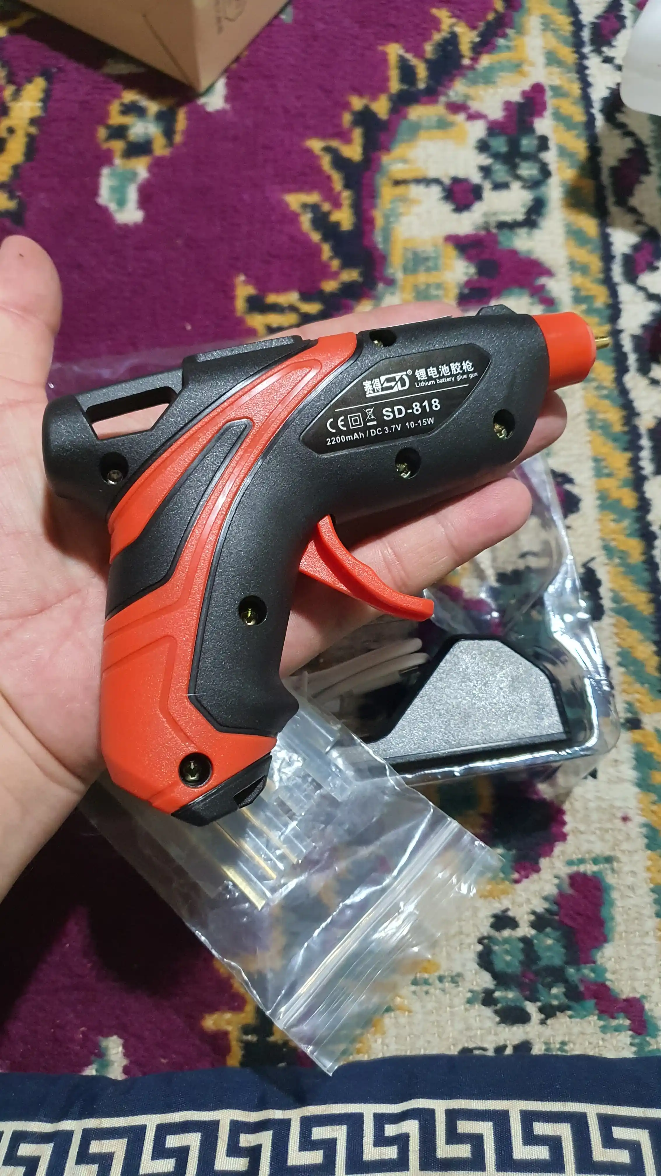 Akkumulyatorli клеевой pistolet SD-818 3.7V 2200mAh, 10–15W, 7.0 mm sterjen, 5V zaryadlash