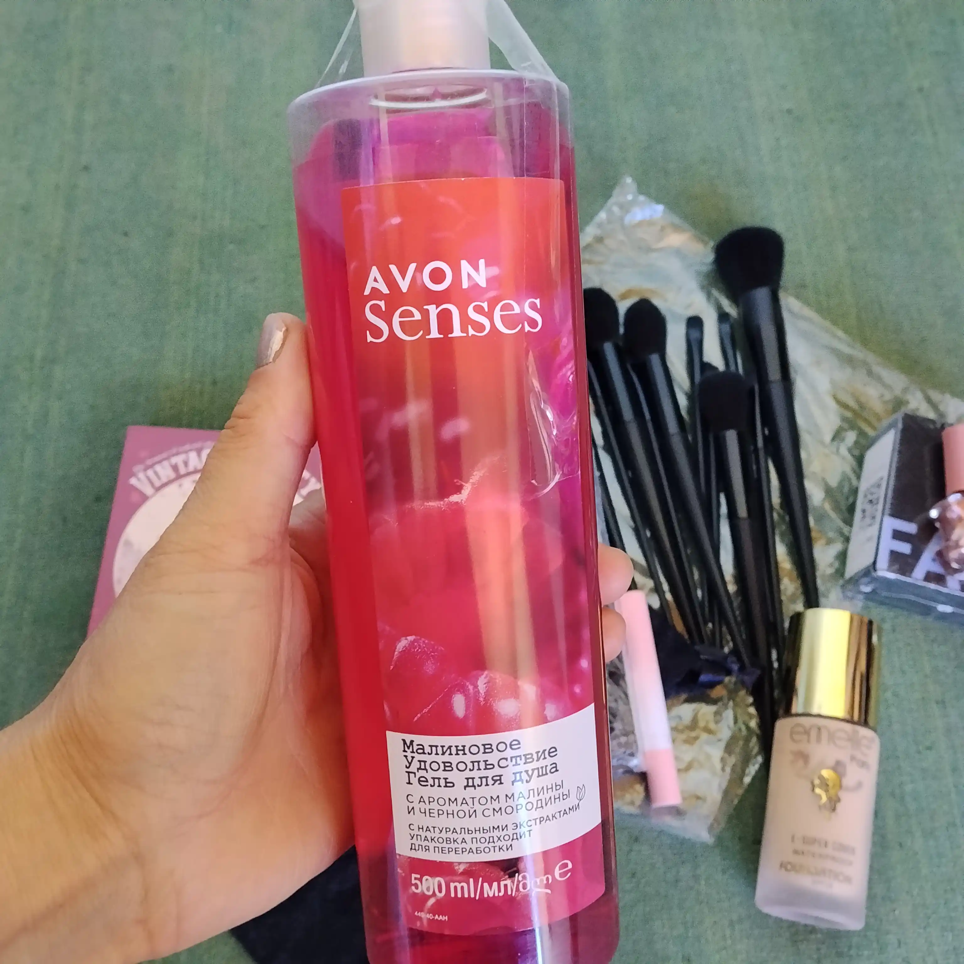 Dush uchun gel Avon Senses Malina zavqi, 500 ml
