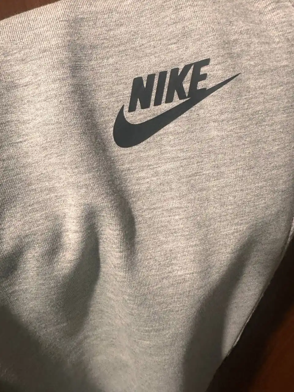 Erkaklar sport ishtoni - zamonaviy, nafas oluvchi, bahor, yoz va kuz uchun, triko