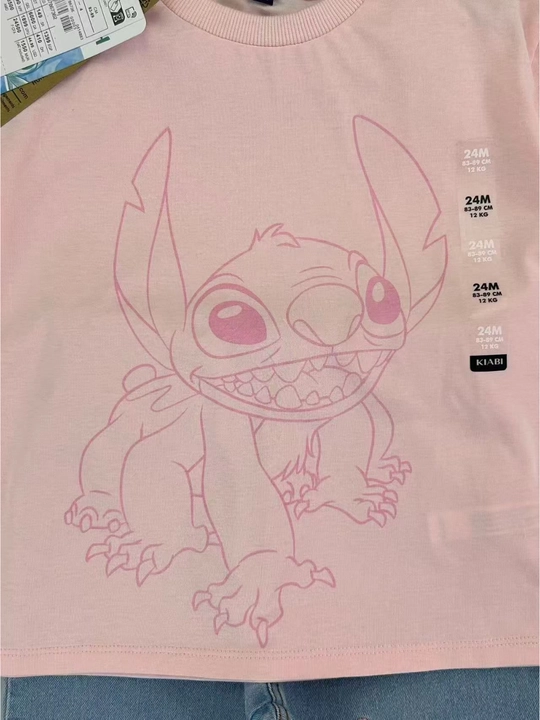 Yosh modaparast ayollar uchun zamonaviy "Stich" kostyumi