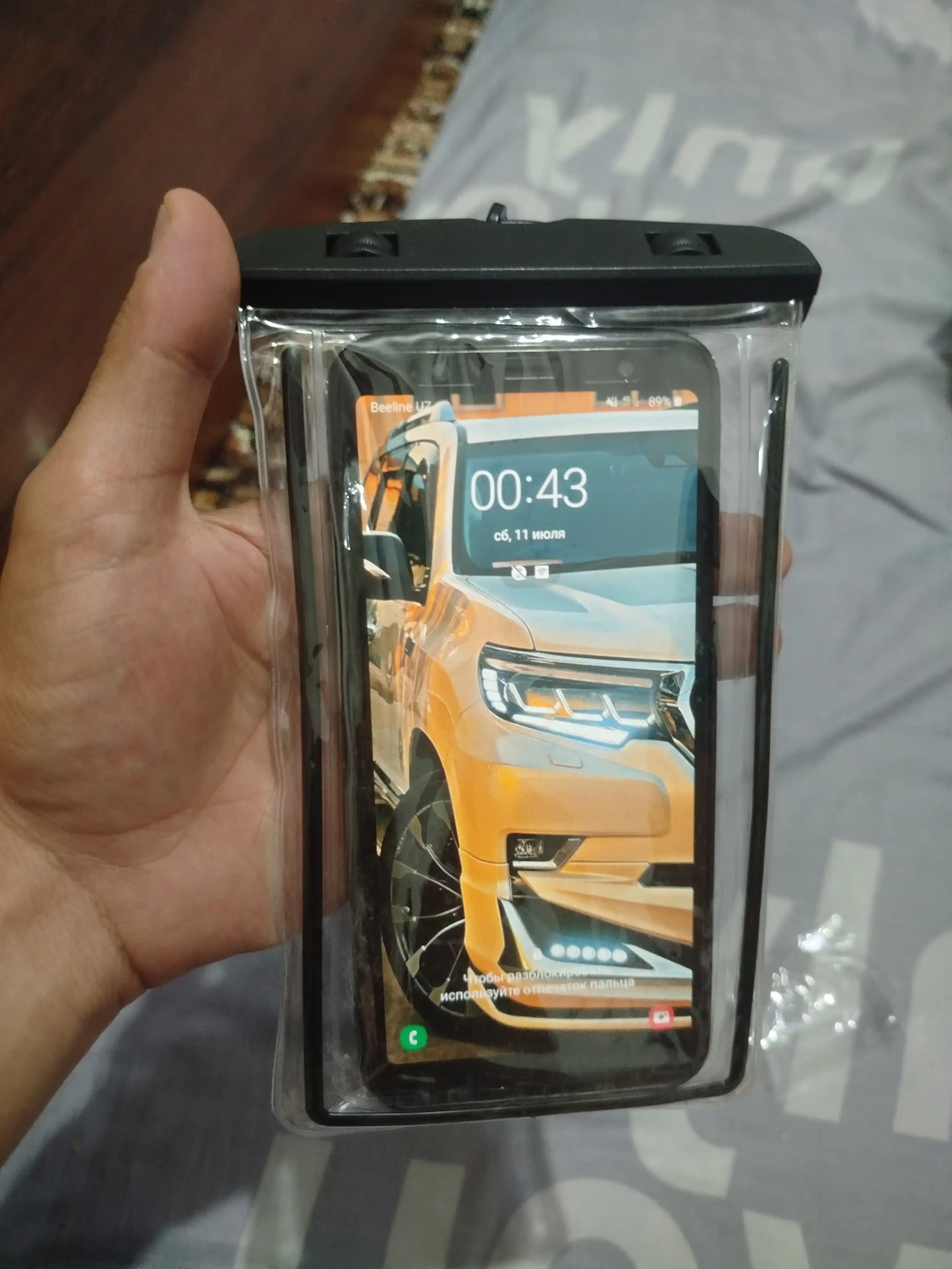 Basseyn, plyaj va dam olish uchun mo‘ljallangan universal suv o‘tkazmaydigan germetik telefon g‘ilofi