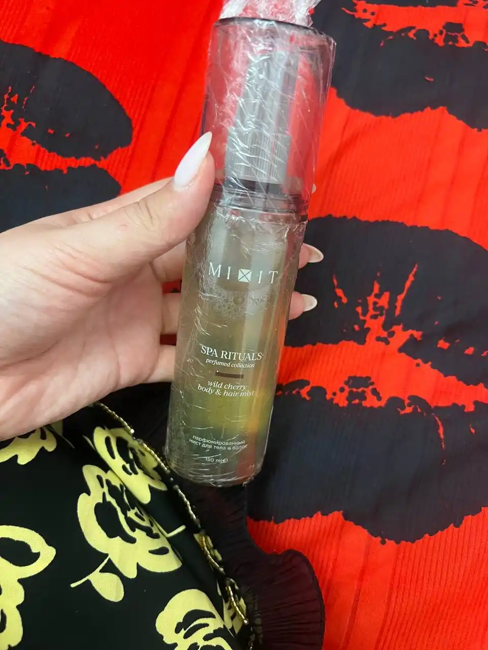 MIXIT Coco Water yuz uchun seramid va kokos suvli namlantiruvchi serum-sprey, 150 ml