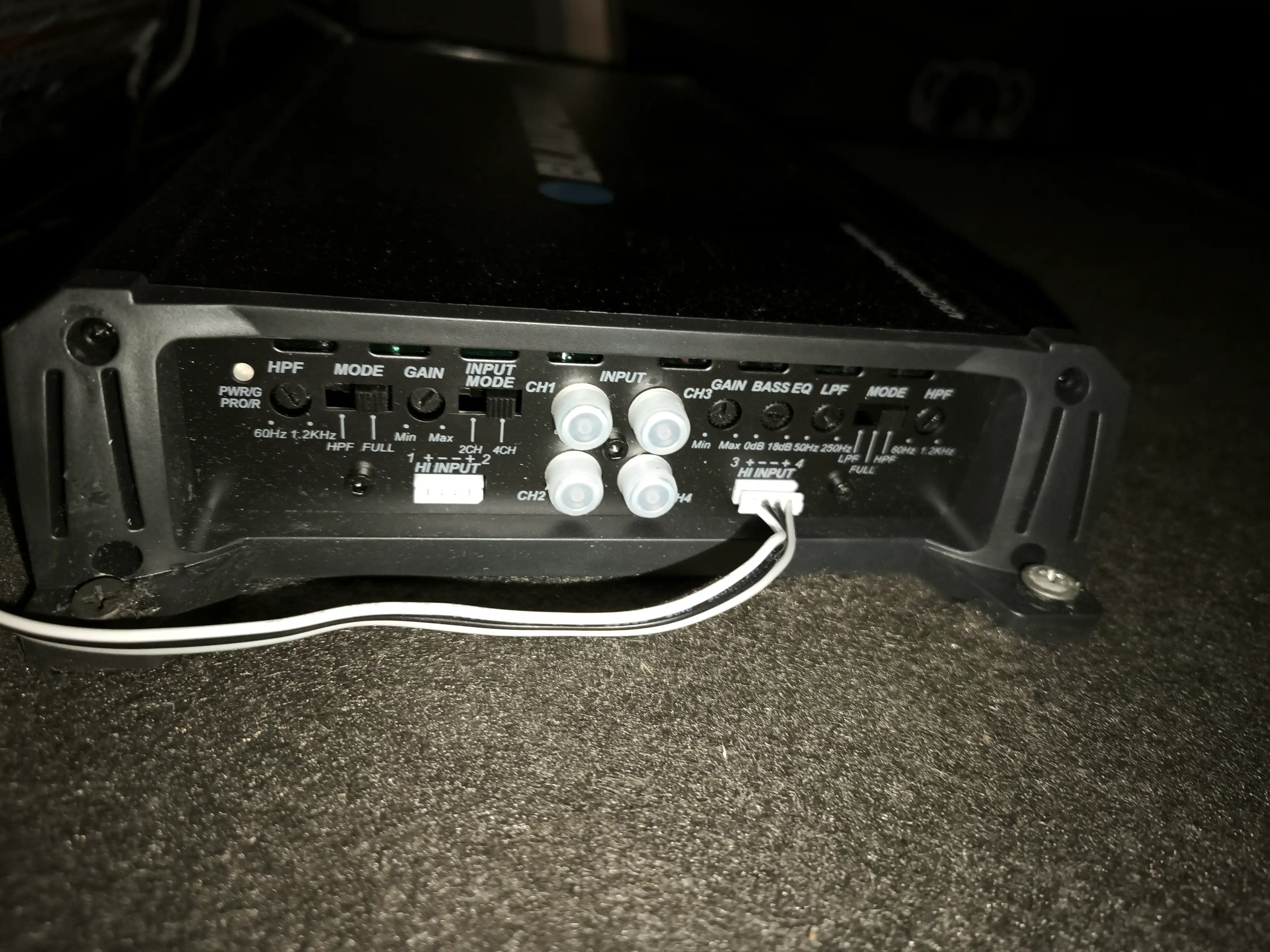 BLAUPUNKT AMP2604 avtomobil kuchaytirgichi, 4 kanalli, 1000 Vt, AB klass