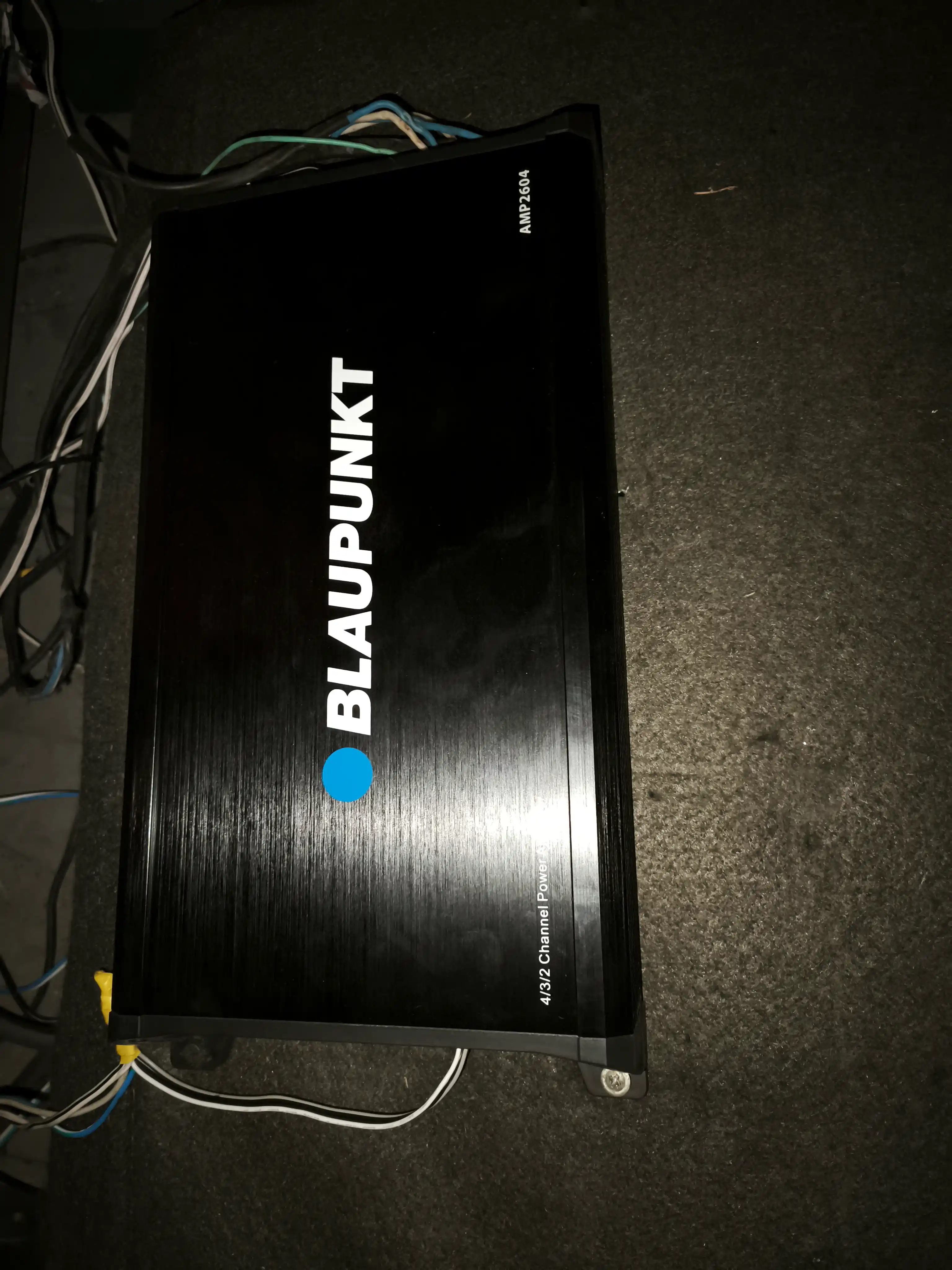 BLAUPUNKT AMP2604 avtomobil kuchaytirgichi, 4 kanalli, 1000 Vt, AB klass