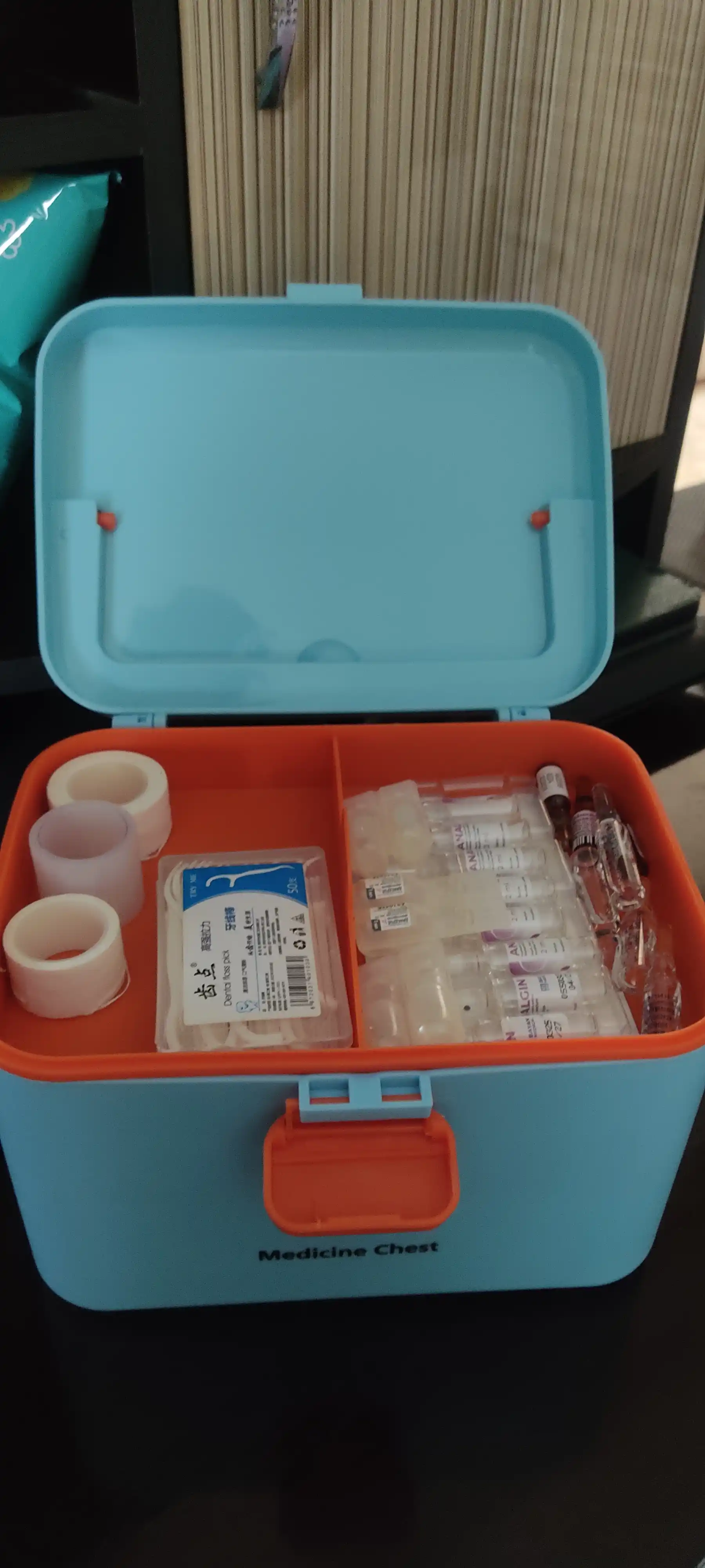 HealthBox uy va sayohat uchun ixcham birinchi tibbiy yordam to'plamidir