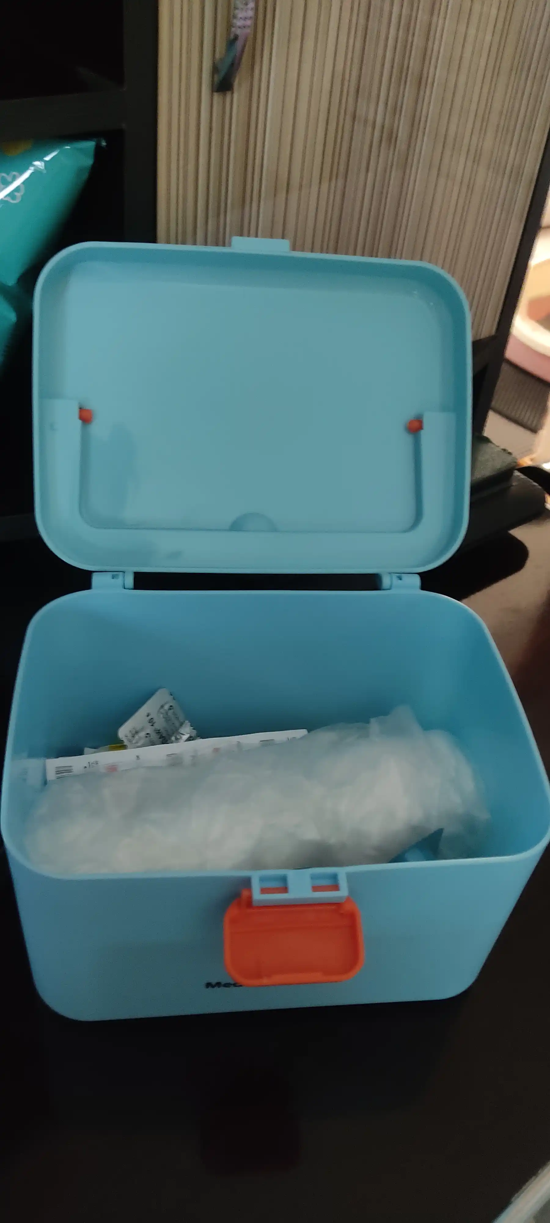 HealthBox uy va sayohat uchun ixcham birinchi tibbiy yordam to'plamidir