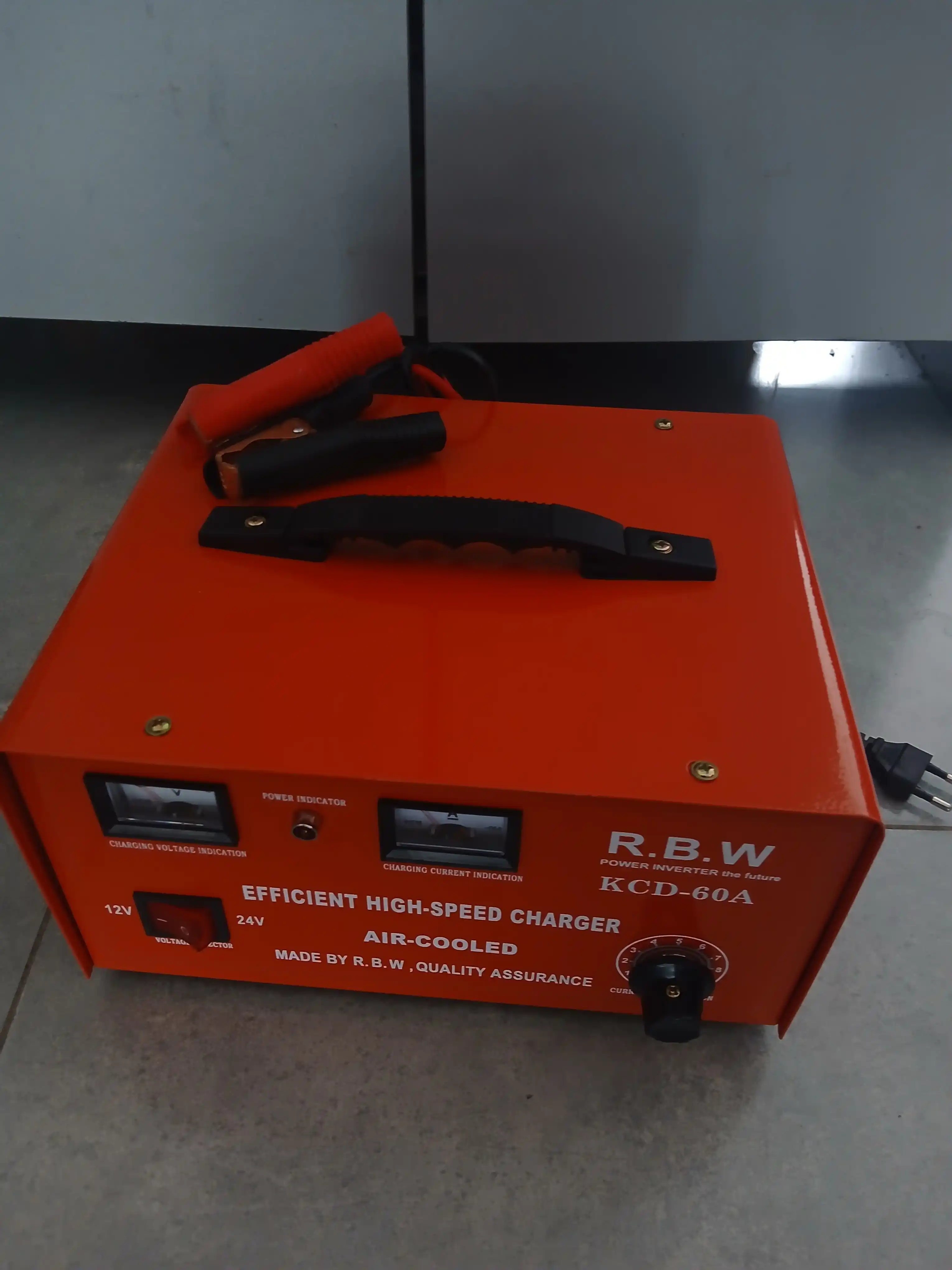 Зарядное устройство для авто аккумулятора R.B.W KCD-60A, 12V/24V