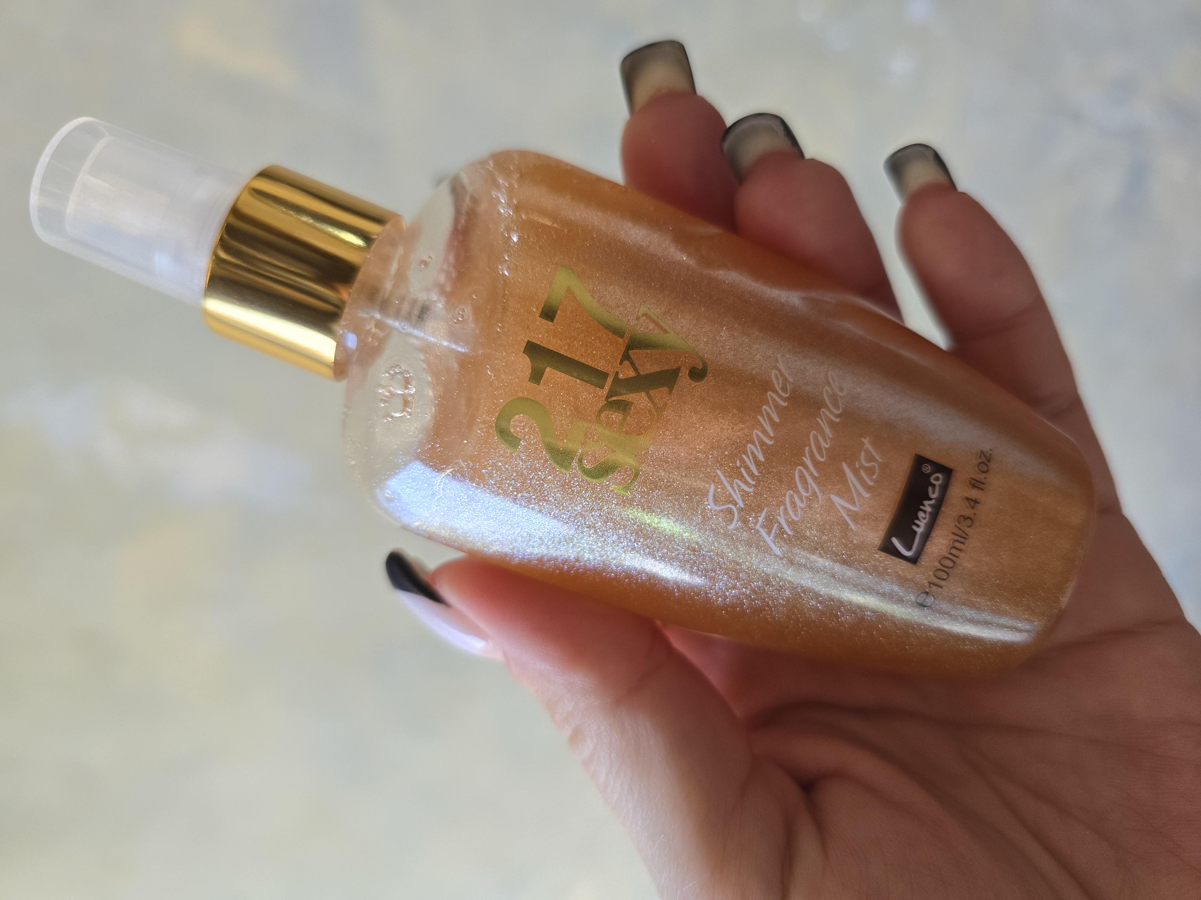Мерцающий спрей для тела — ароматный body mist для женщин