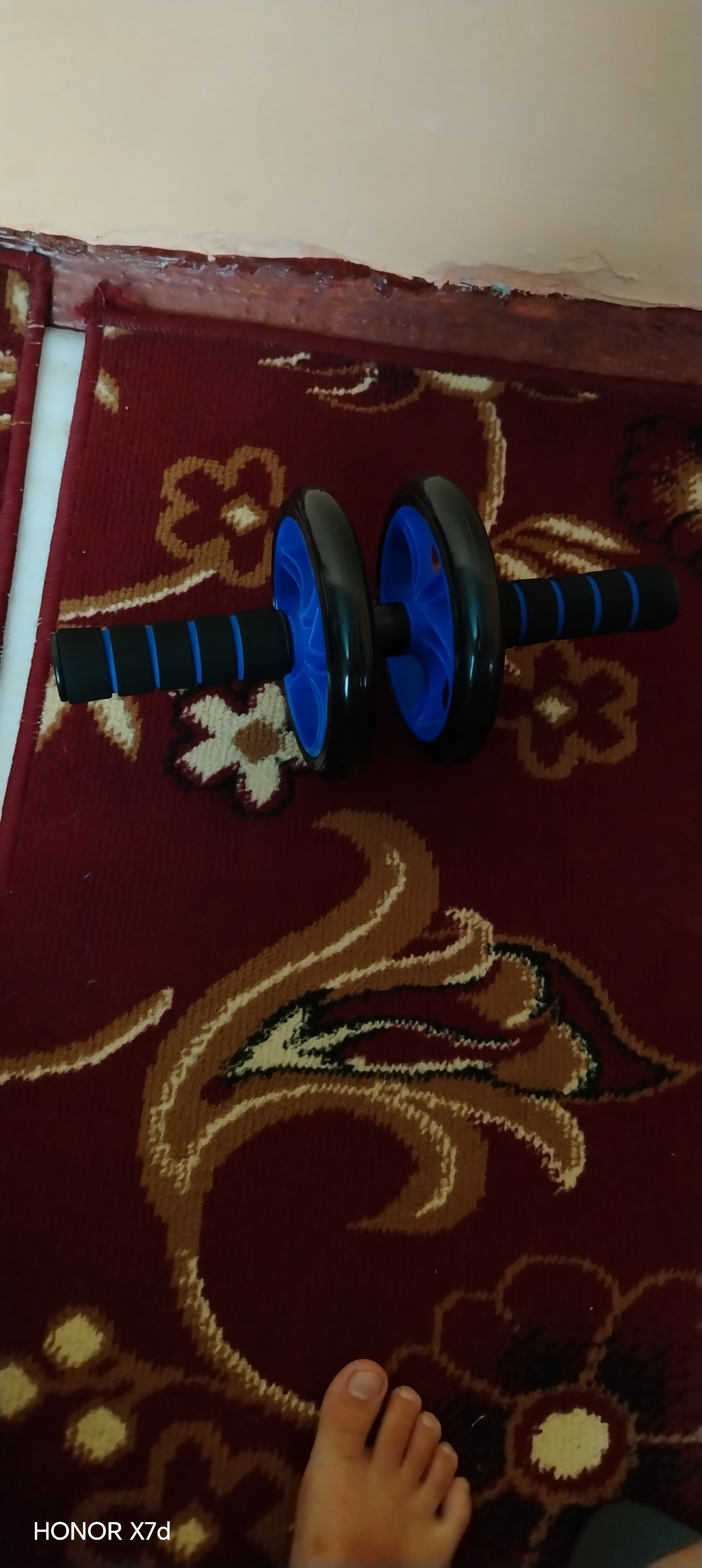 Fitnes to‘plami: press uchun rolik, qo‘llarni bukish uchun tayanchlar, 2 ta ekspander, sakrash arqoni