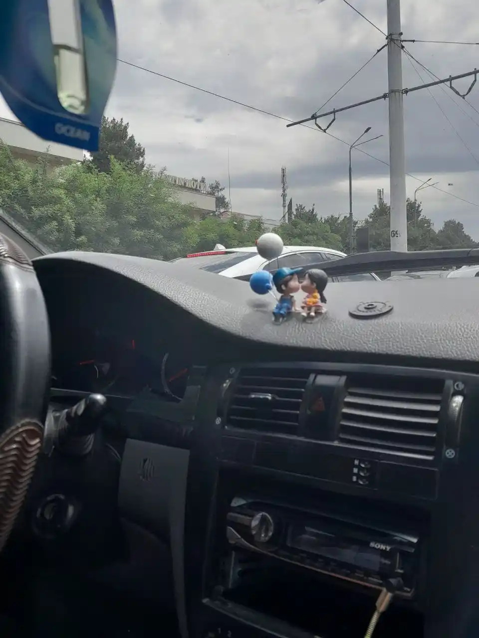 Игрушка на панель авто, фигурка в машину