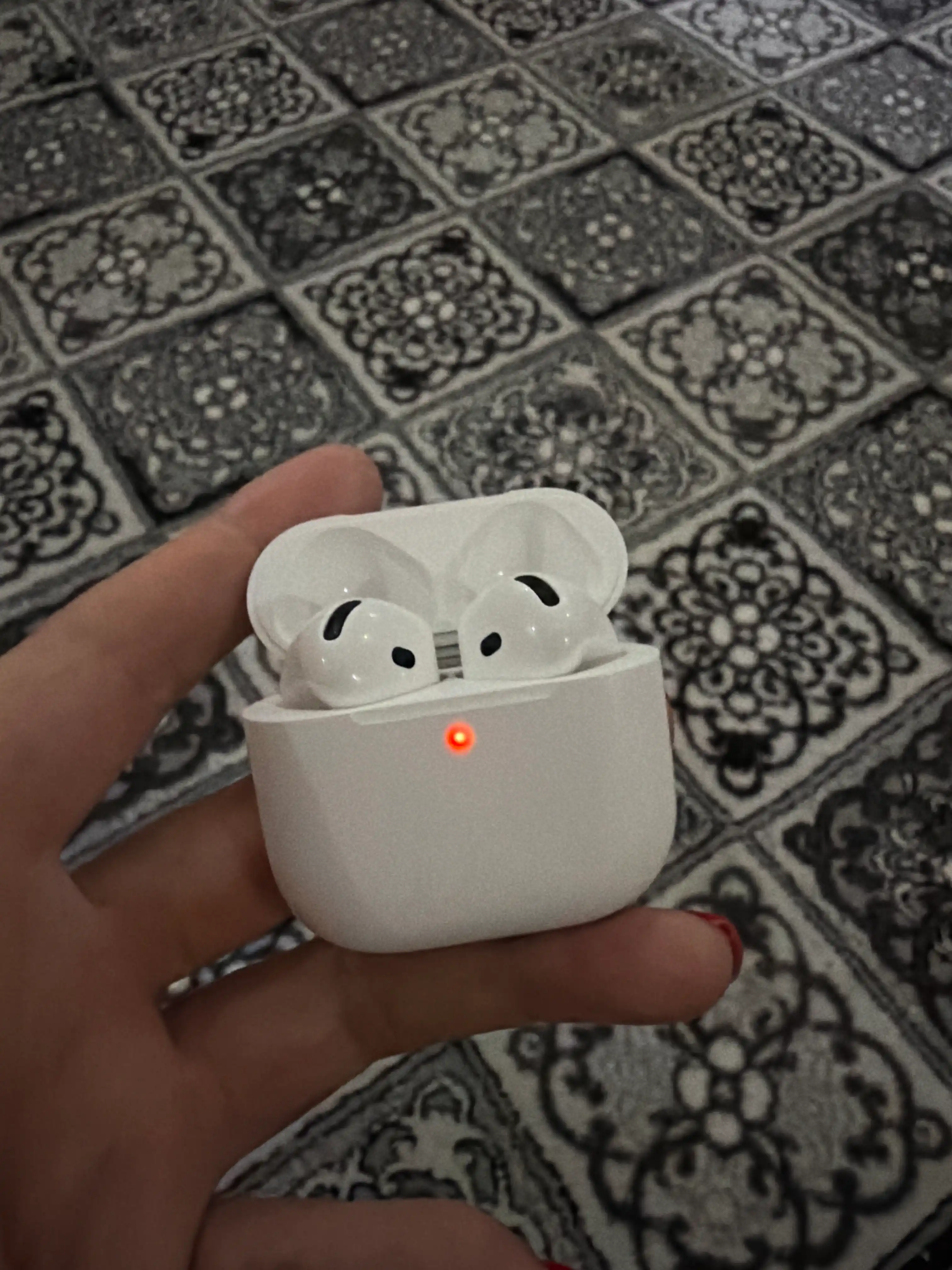 Shovqinni kamaytiruvchi Apple Airpods 4/4 ANC simsiz quloqchinlari