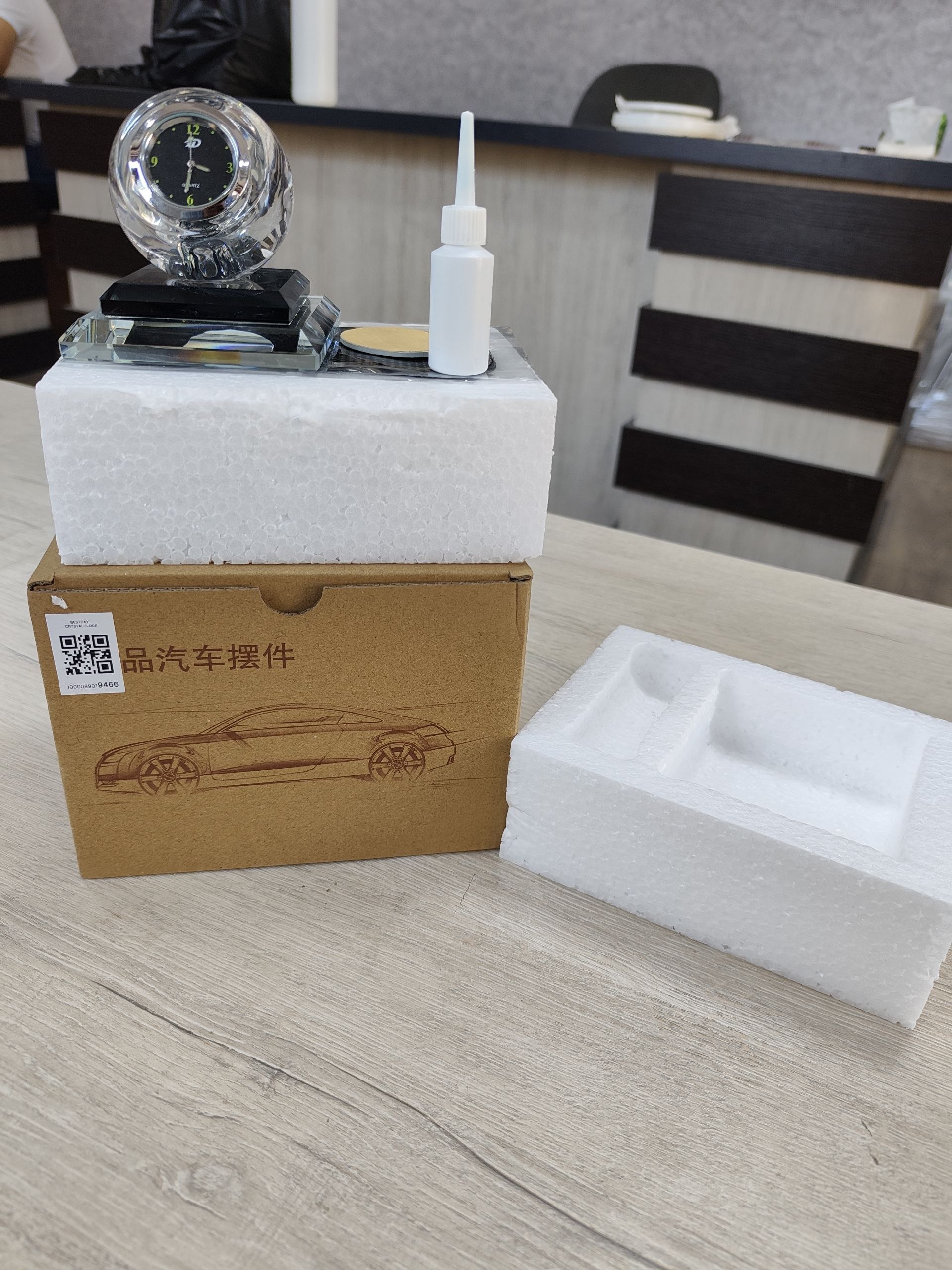 Avtomobil uchun soatli parfum diffuzori, mashina torpedasi uchun shishali aromatizator