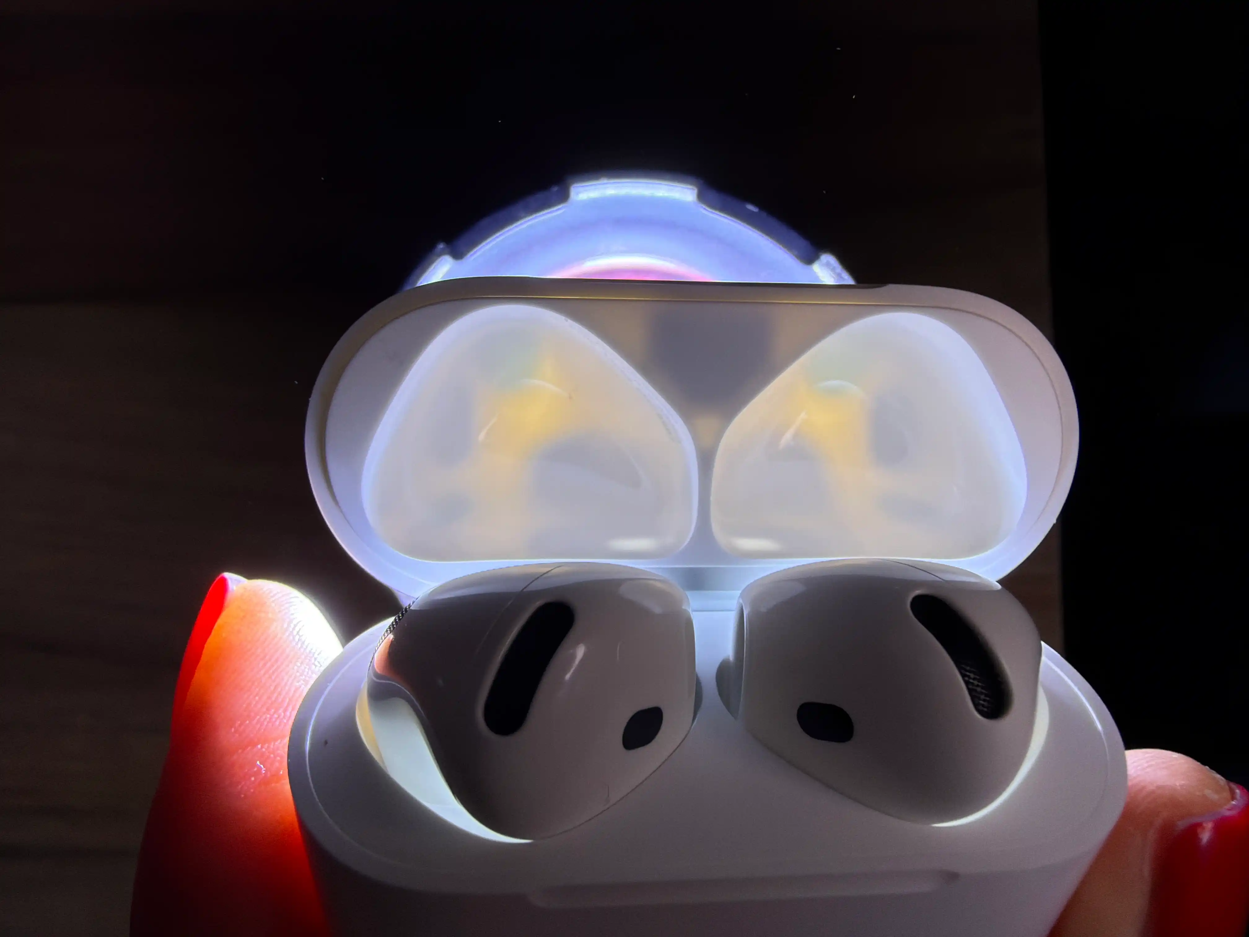 Shovqinni kamaytiruvchi Apple Airpods 4/4 ANC simsiz quloqchinlari