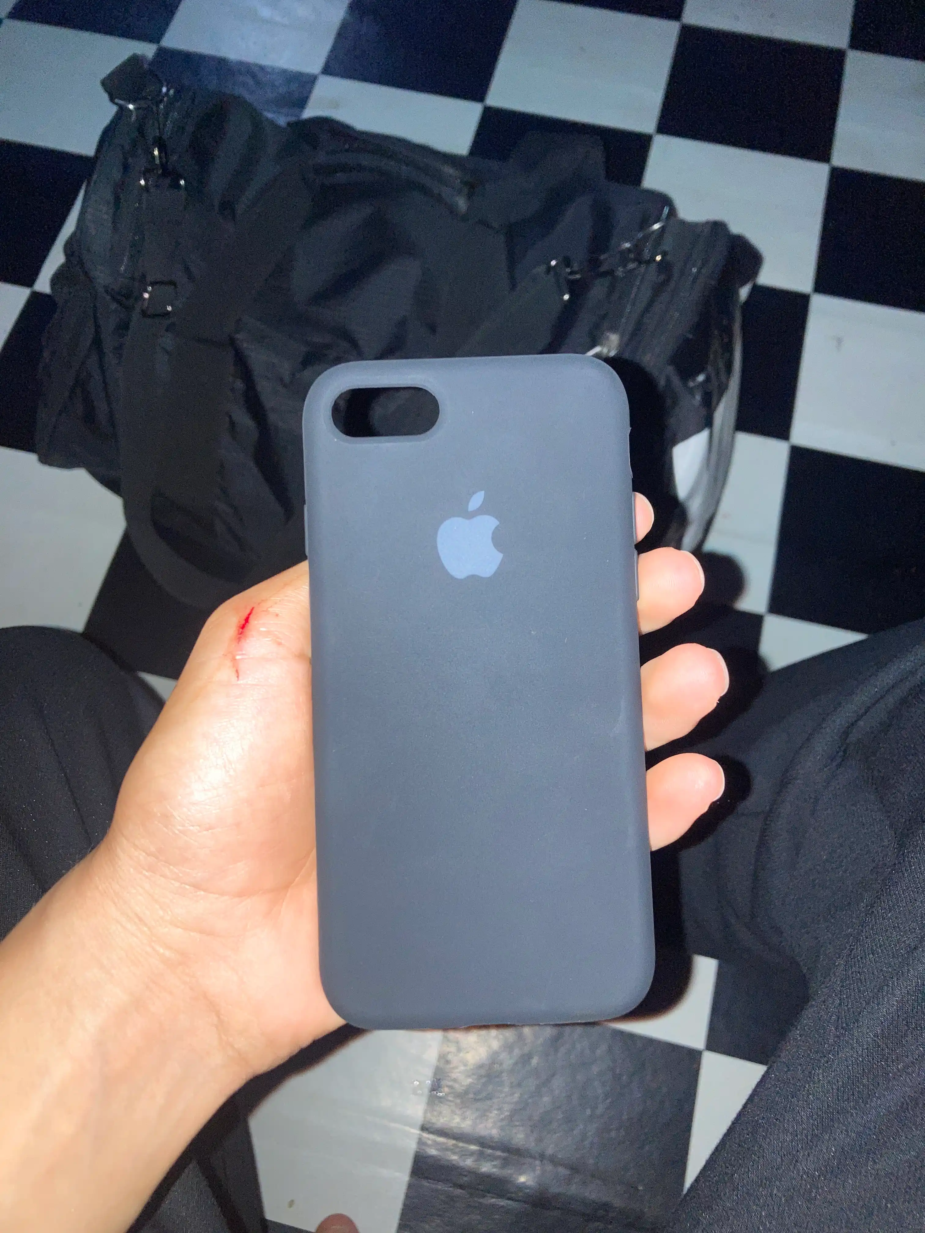 G'ilof iPhone 7, 8, SE, XR, XS, 11, 12, 13, 14, 15, 16, Pro, Max, Plus, Mini, silikon
