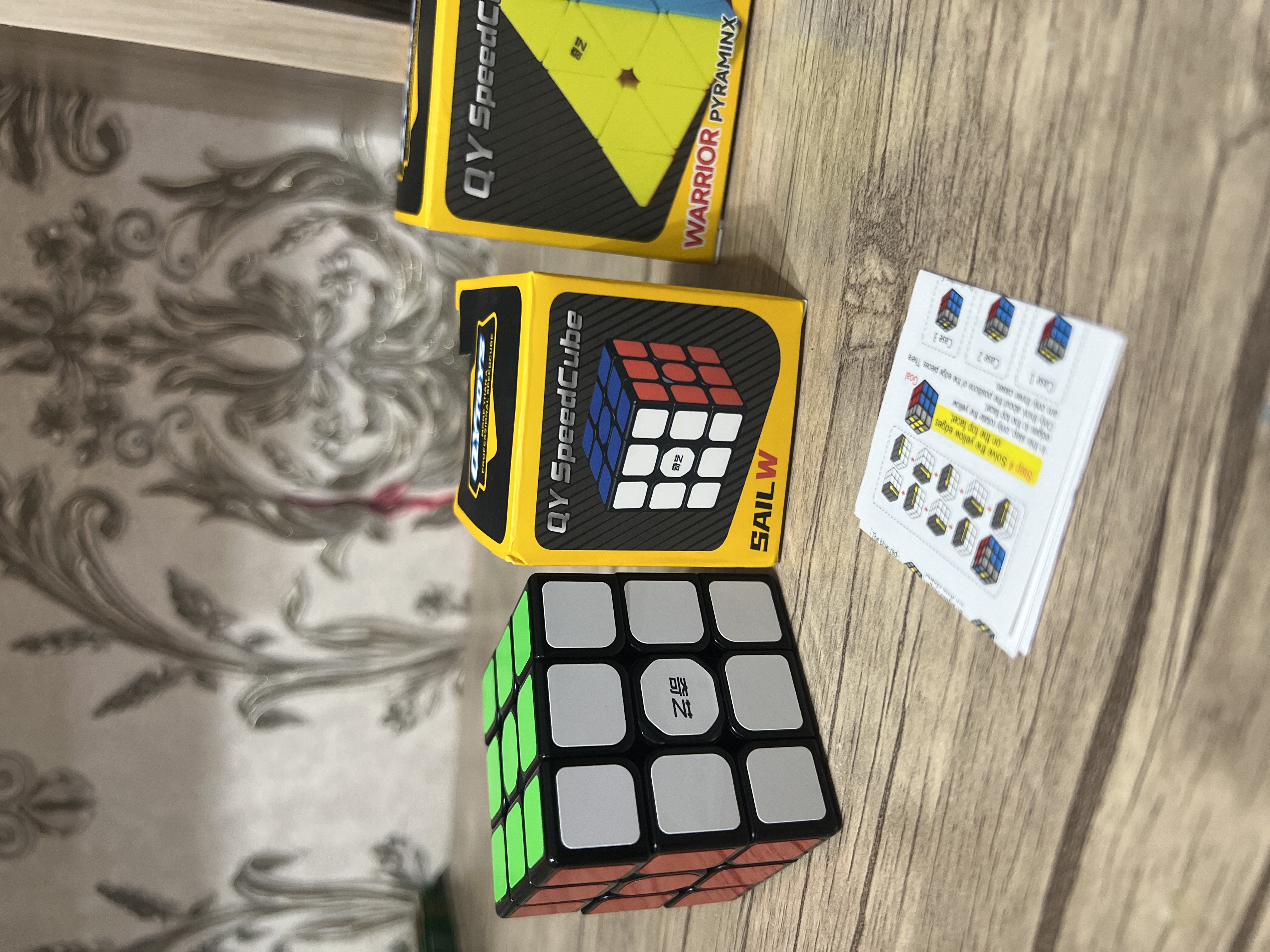Rubik kubigi 3×3×3: QY Speedcube Warrior va MoYu MF8888