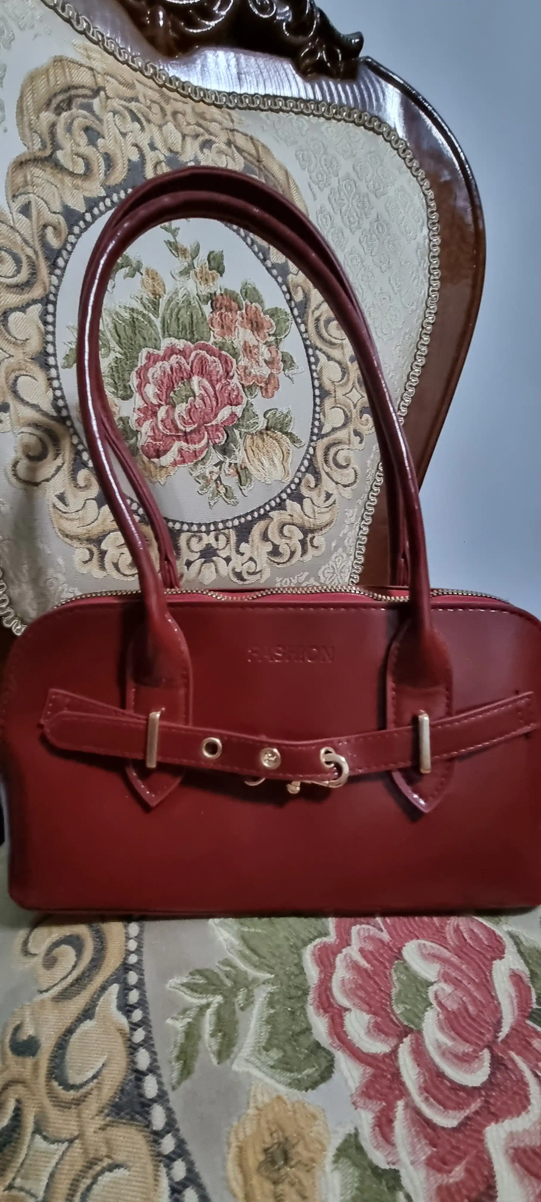 Ayollar sumkasi Jagura eko charm, yelkadan va crossbody taqiladigan, zamokli sumka