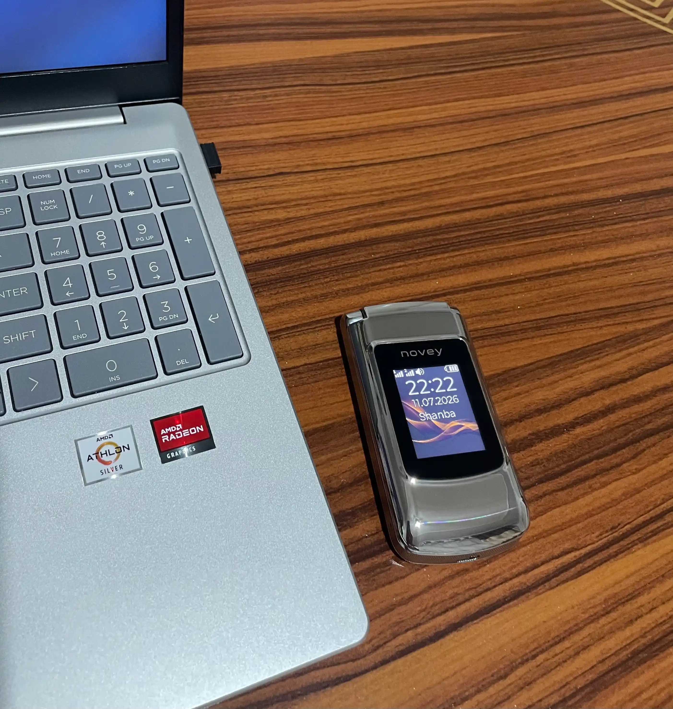 Мобильный телефон Novey Z550, раскладушка, IPS, 2 SIM, кнопочный телефон