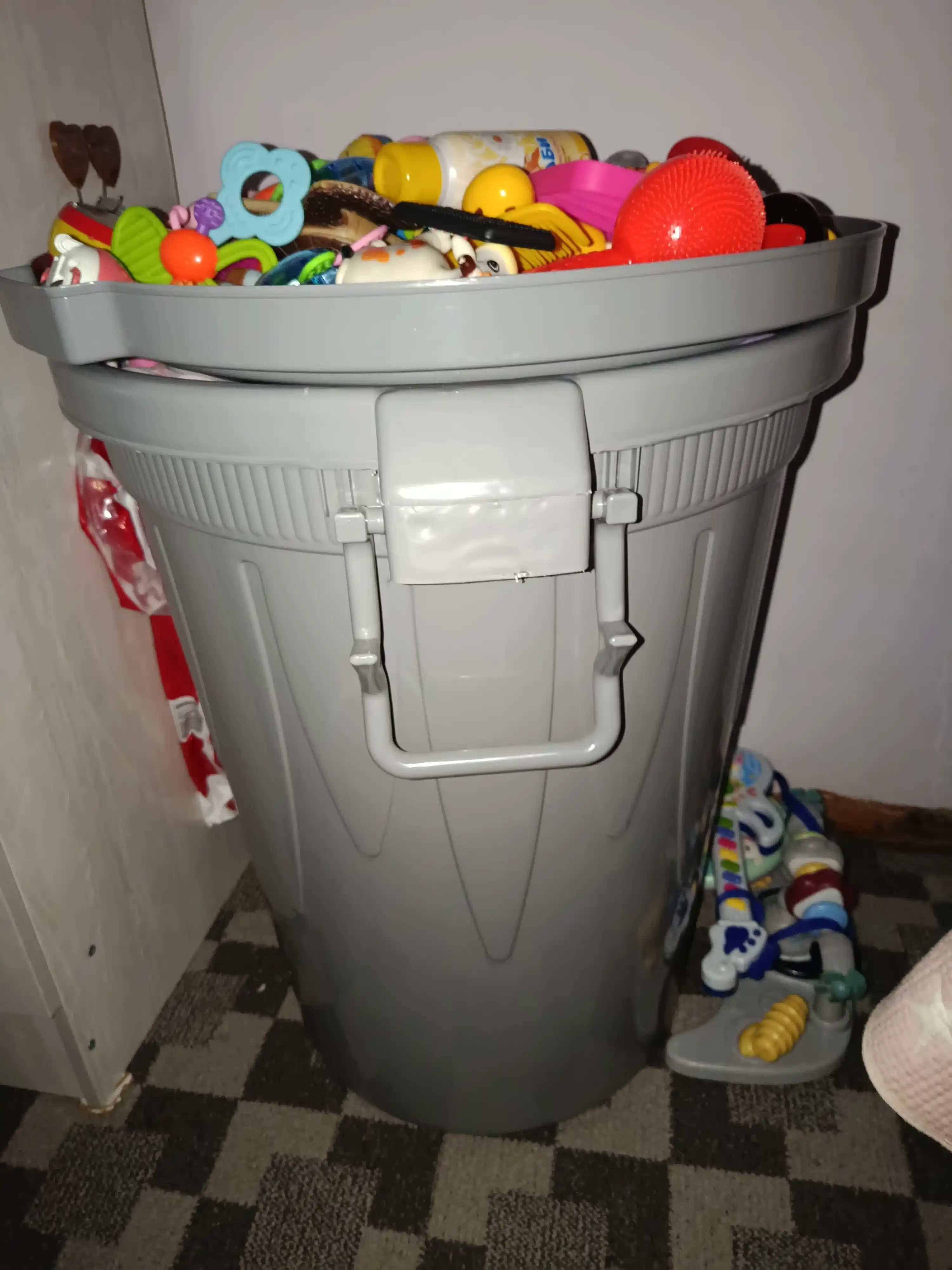 Ko'p funksiyali universal bak, qopqoqli, 65, 85, 100 litr