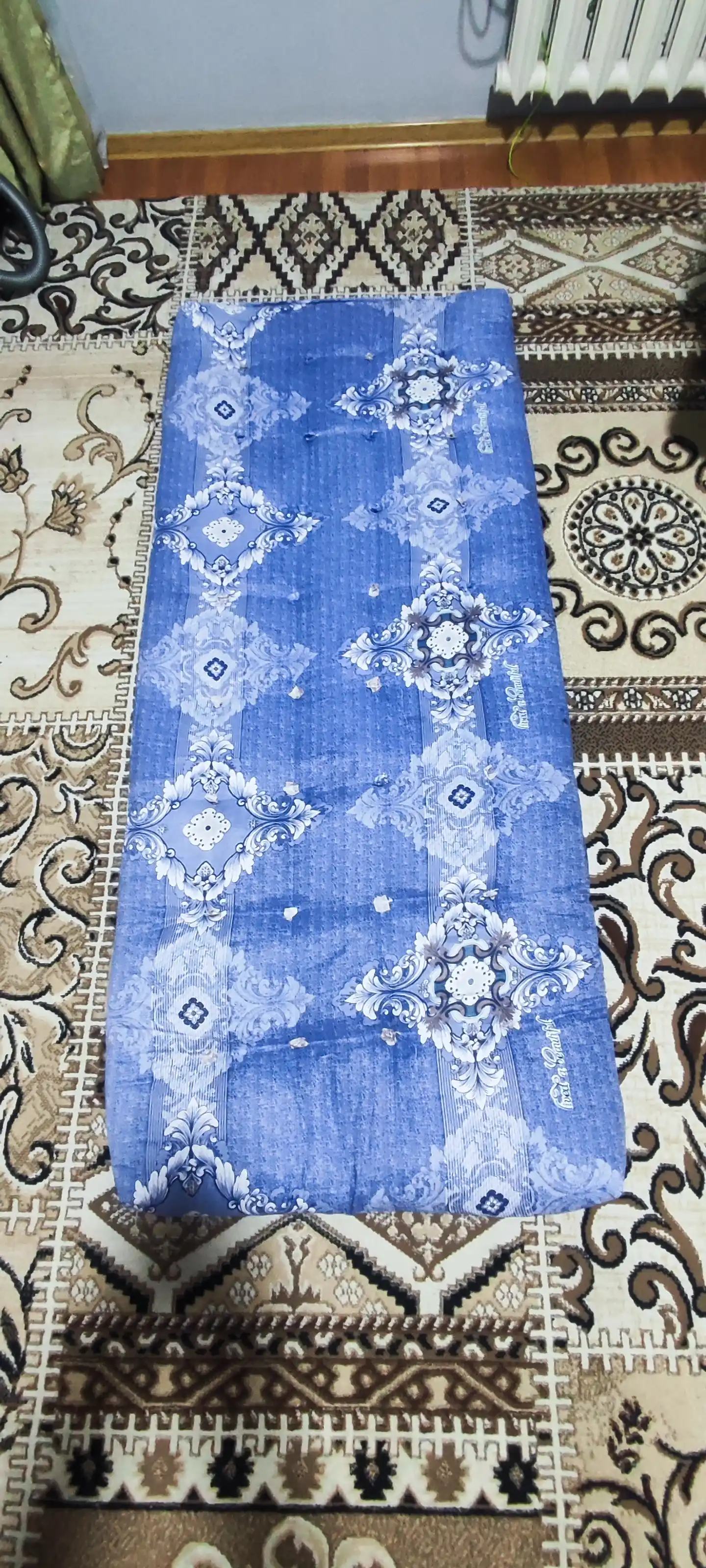 An’anaviy ko‘rpacha, 200×70 va 80 sm, qo‘lda tikilgan, qulaylik va iliqlik
