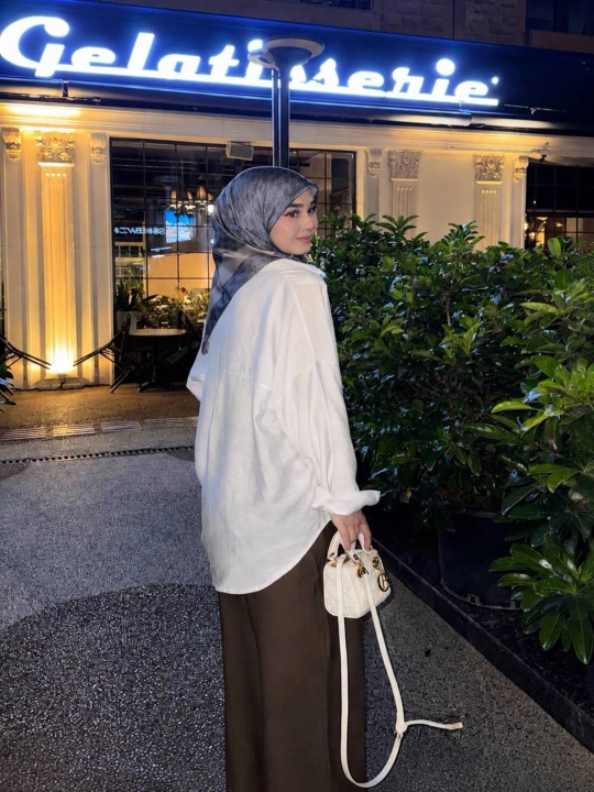 Ayollar uchun oversize ko'ylak, casual uslub, uzun yengli, yengil mato, zamonaviy
