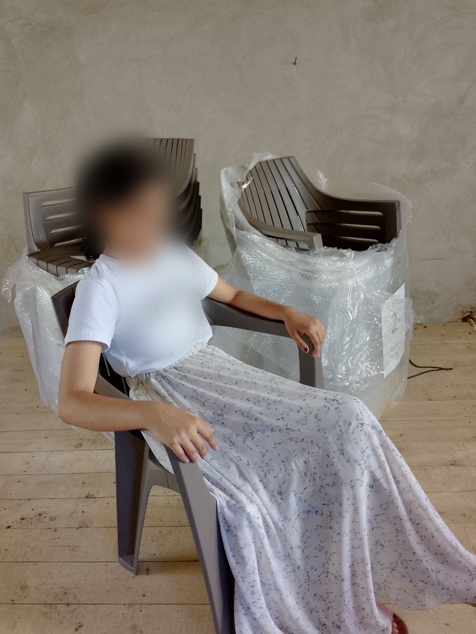 Frumos Nevada stuli, 250 kg gacha, namlikka chidamli, yig'iluvchi - kuchaytirilgan plastik