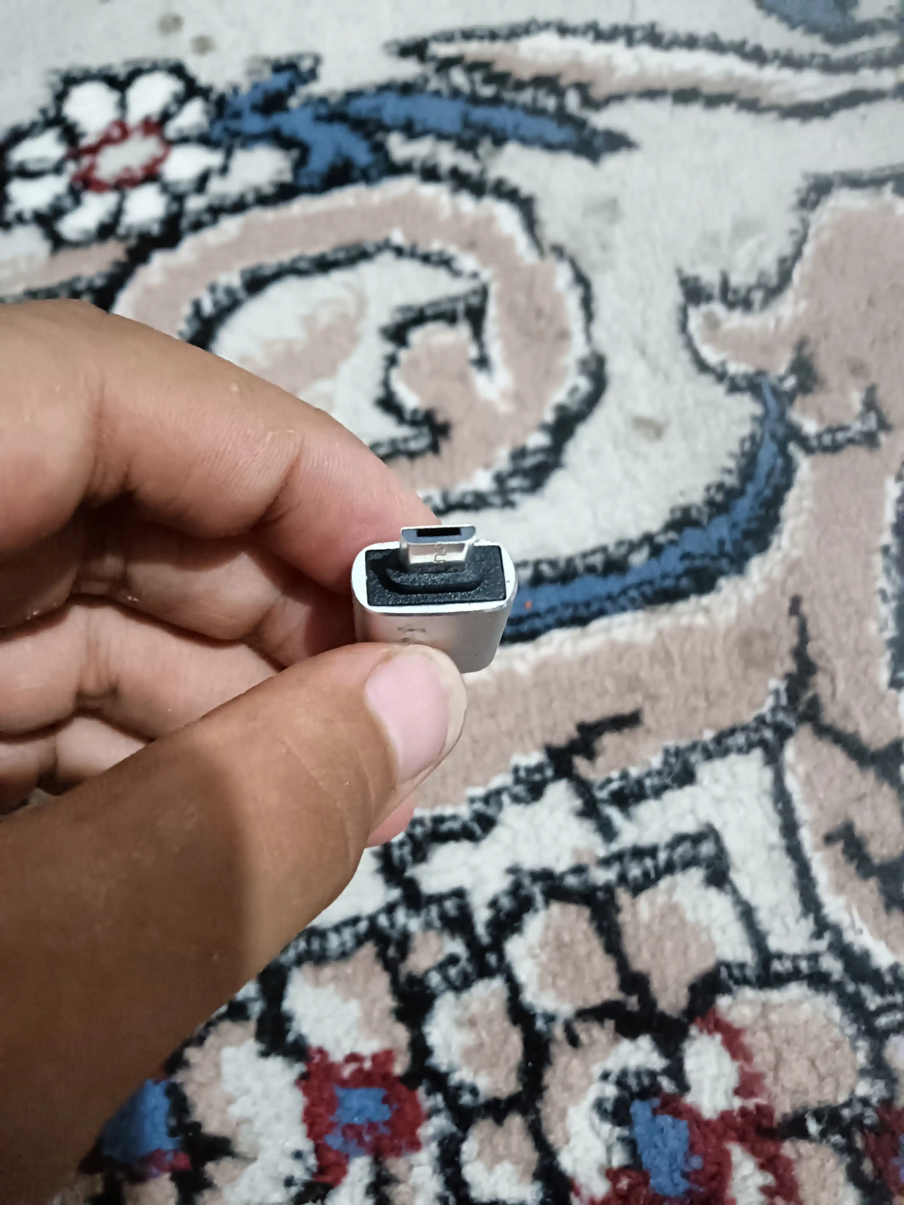 USB-C HUB, USB 3.0, USB-C, HDMI, SD va MicroSD portlari bilan ko‘p funksiyali adapter