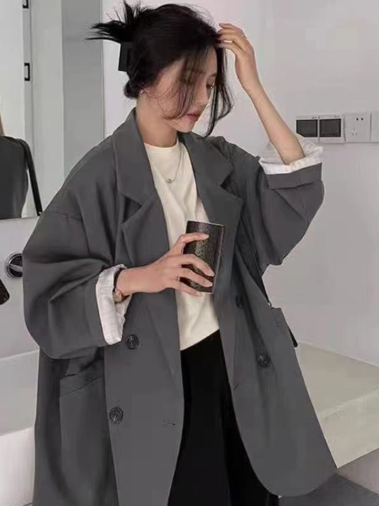 Женский пиджак oversize — не плотная, подходит для тёплых дней осени и весны