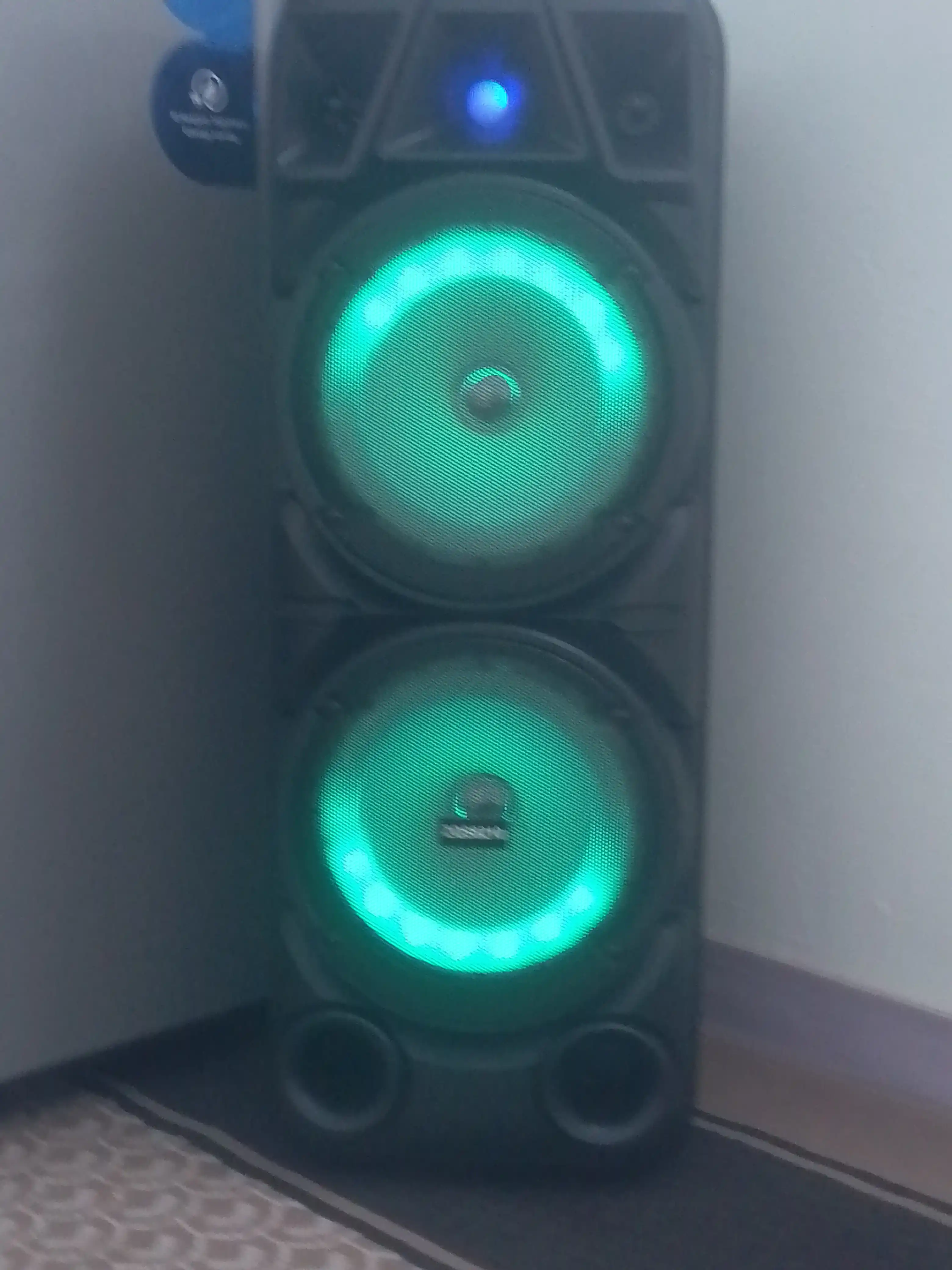 Portativ Bluetooth karnay ZQS8210, yorug‘lik bilan, FM, USB, AUX, kuchli ovoz, bas