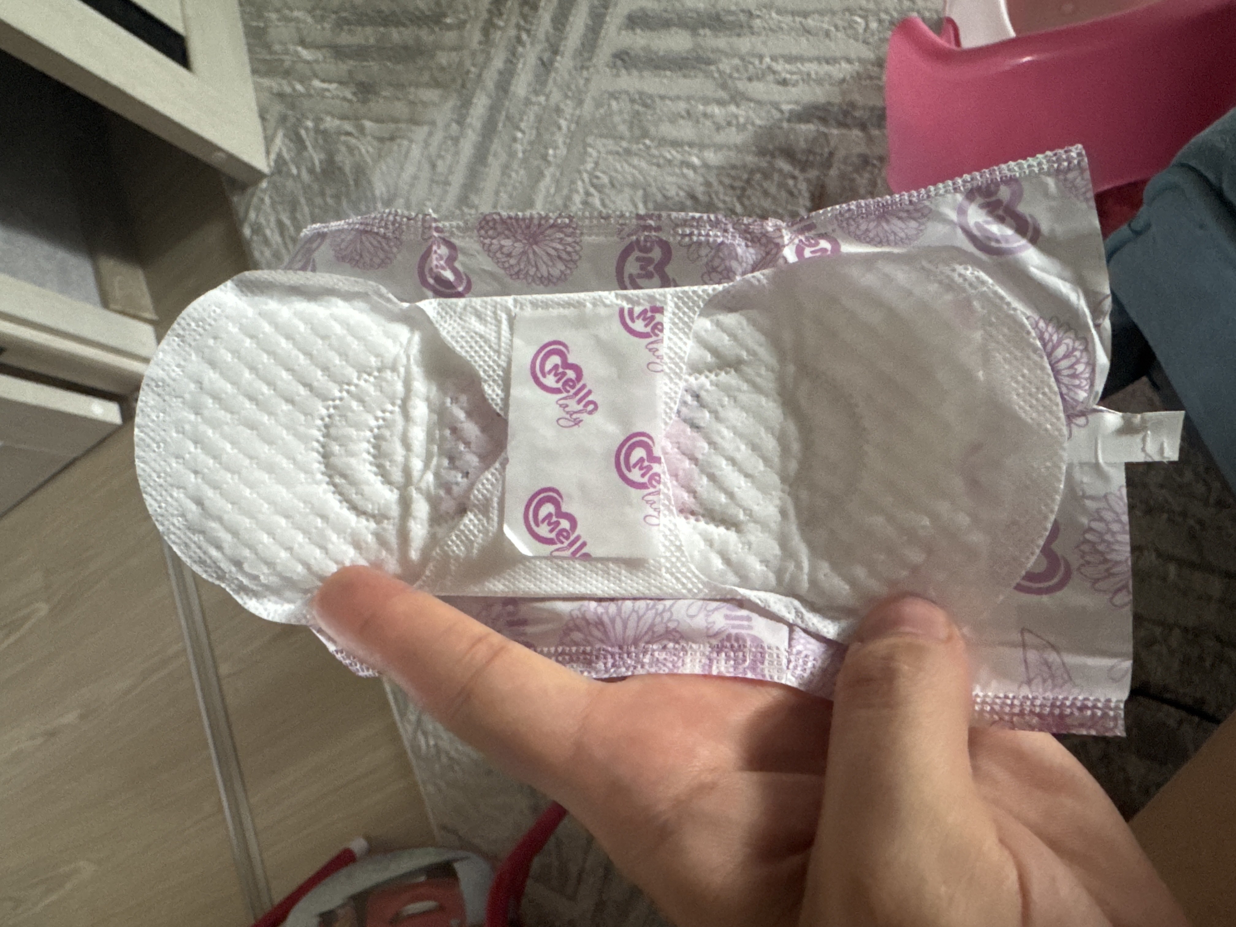 Mello lady 18 ayollar gigiyena qistirmalari. o‘lchami 180mm + Mello nam salfetkalari 1dona