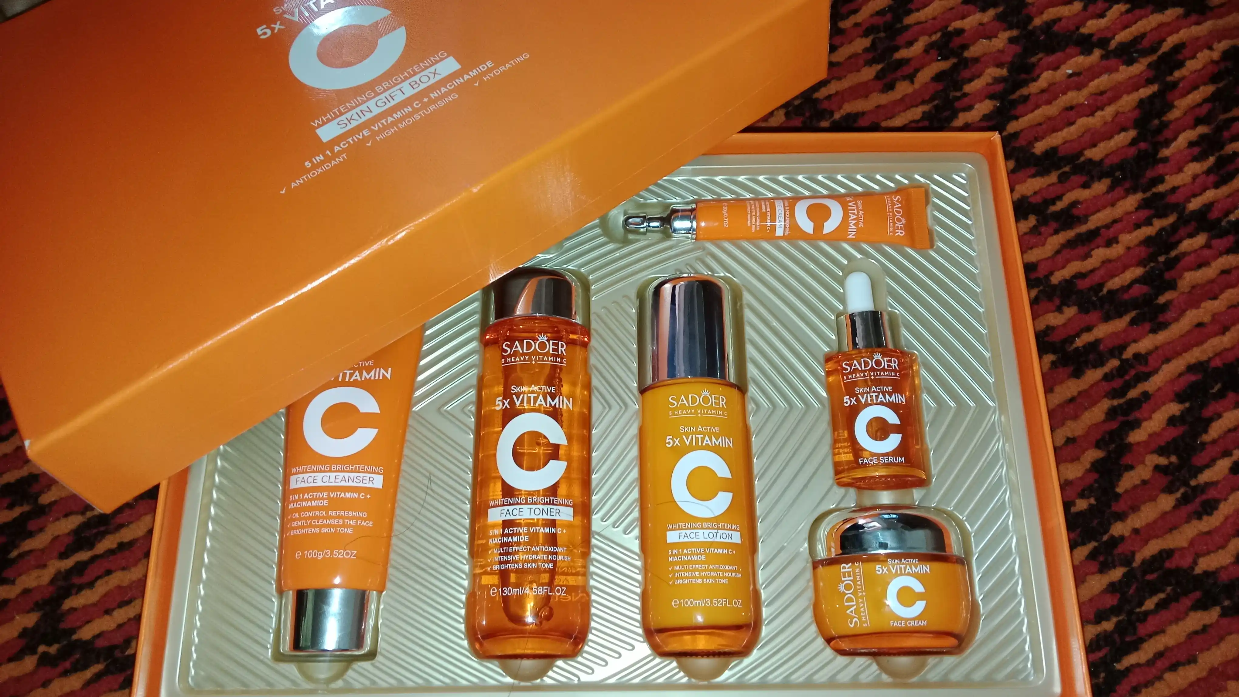 SADOER Vitamin C yuz parvarishi uchun sovg‘abop kosmetika to‘plami, 6 ta mahsulot