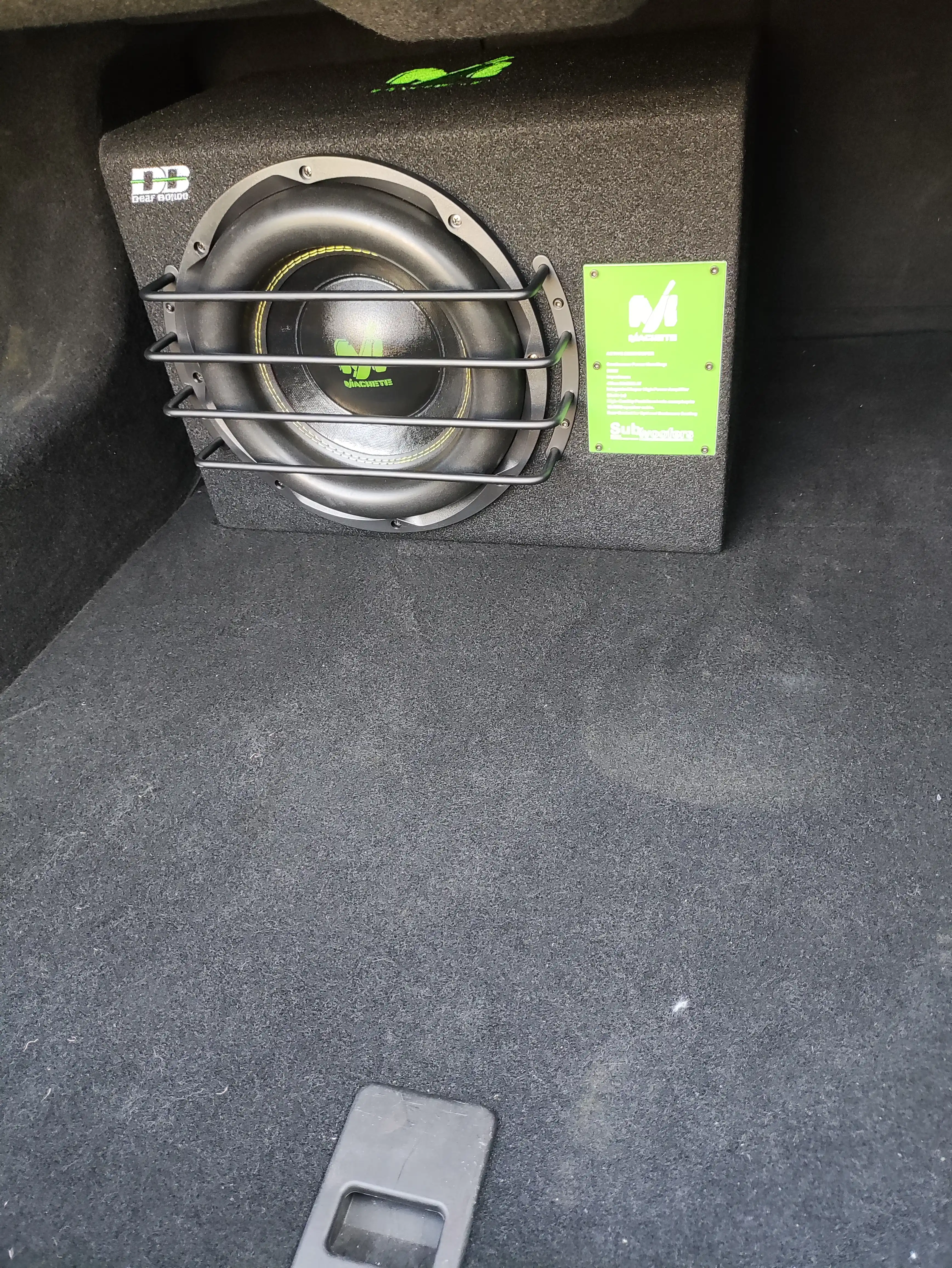 Machete ML-12A, Machete ML-10A  aktiv sabvuferlar 12", 500W RMS, kuchli bas