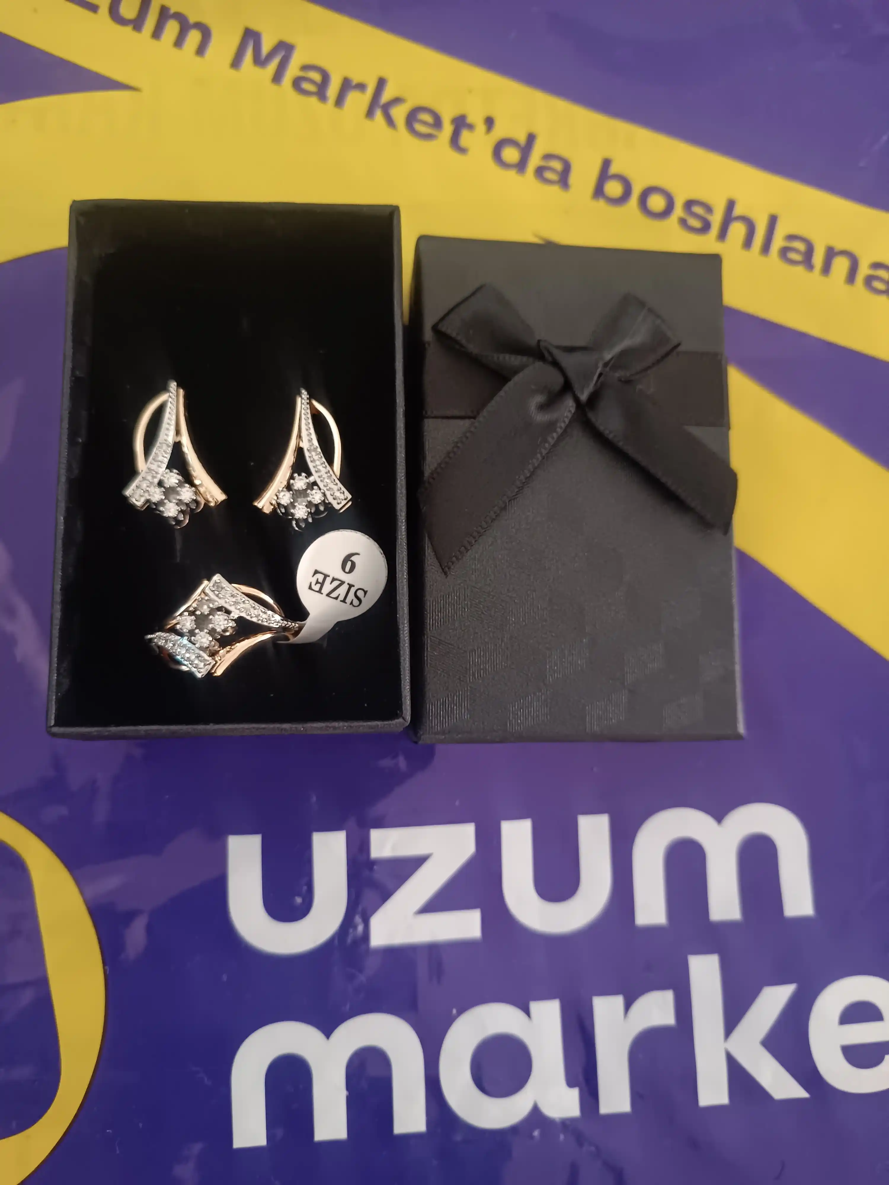 Ayollar uchun nafis bijuteriya 4 tasi 1 da - soat, sirg'a, zanjir va uzuk (universal)