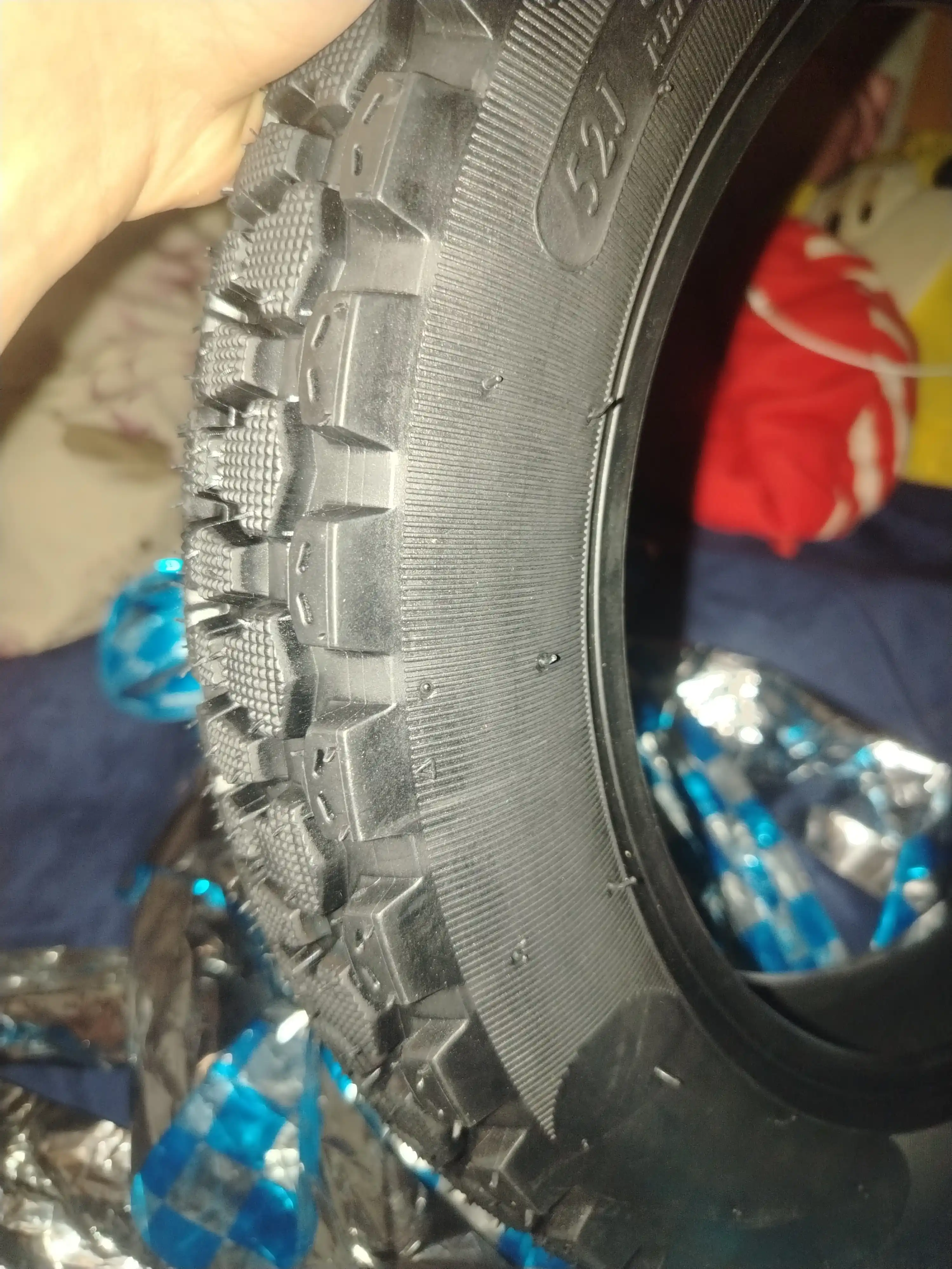 Universal skuter, moped va motorollerlar uchun shina