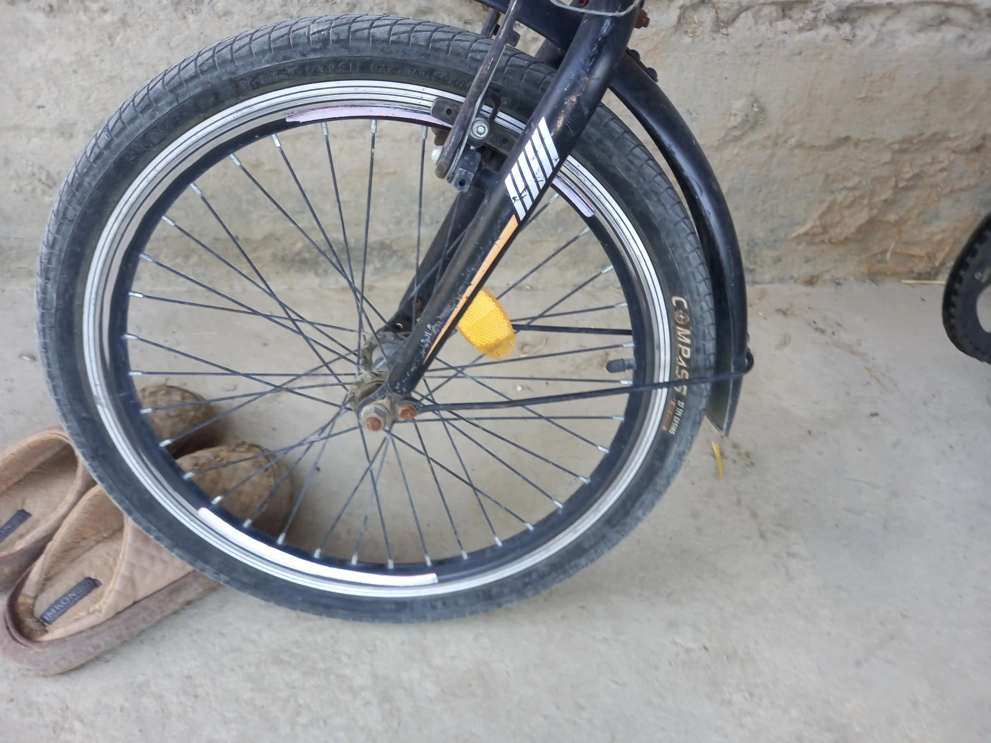 Velosipedlar, samokatlar, skuterlar va avtomobillarga nur qaytaruvchi nakleykalar