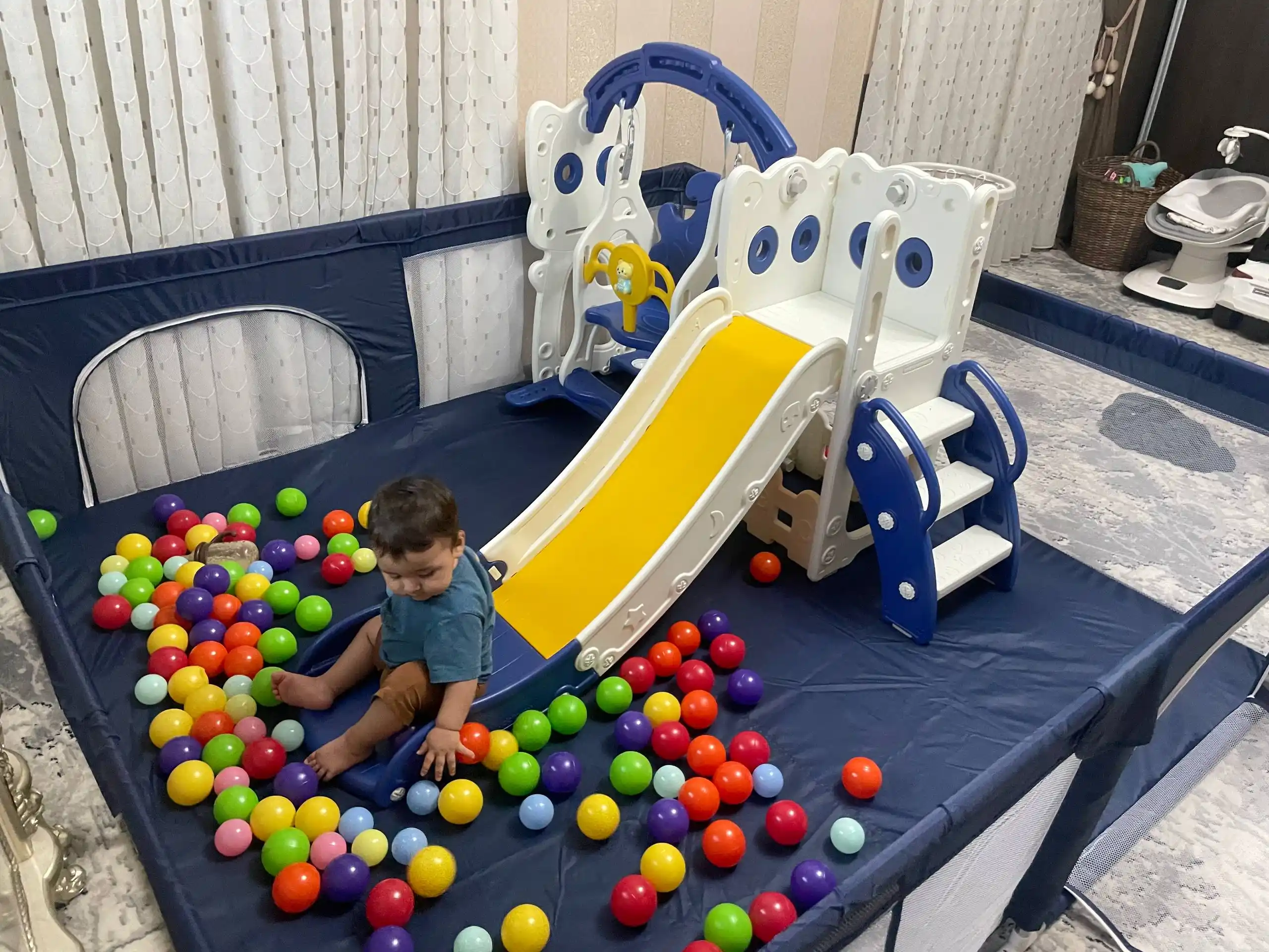 Детский игровой комплекс, с горкой, качелями и баскетболом, до 50 кг