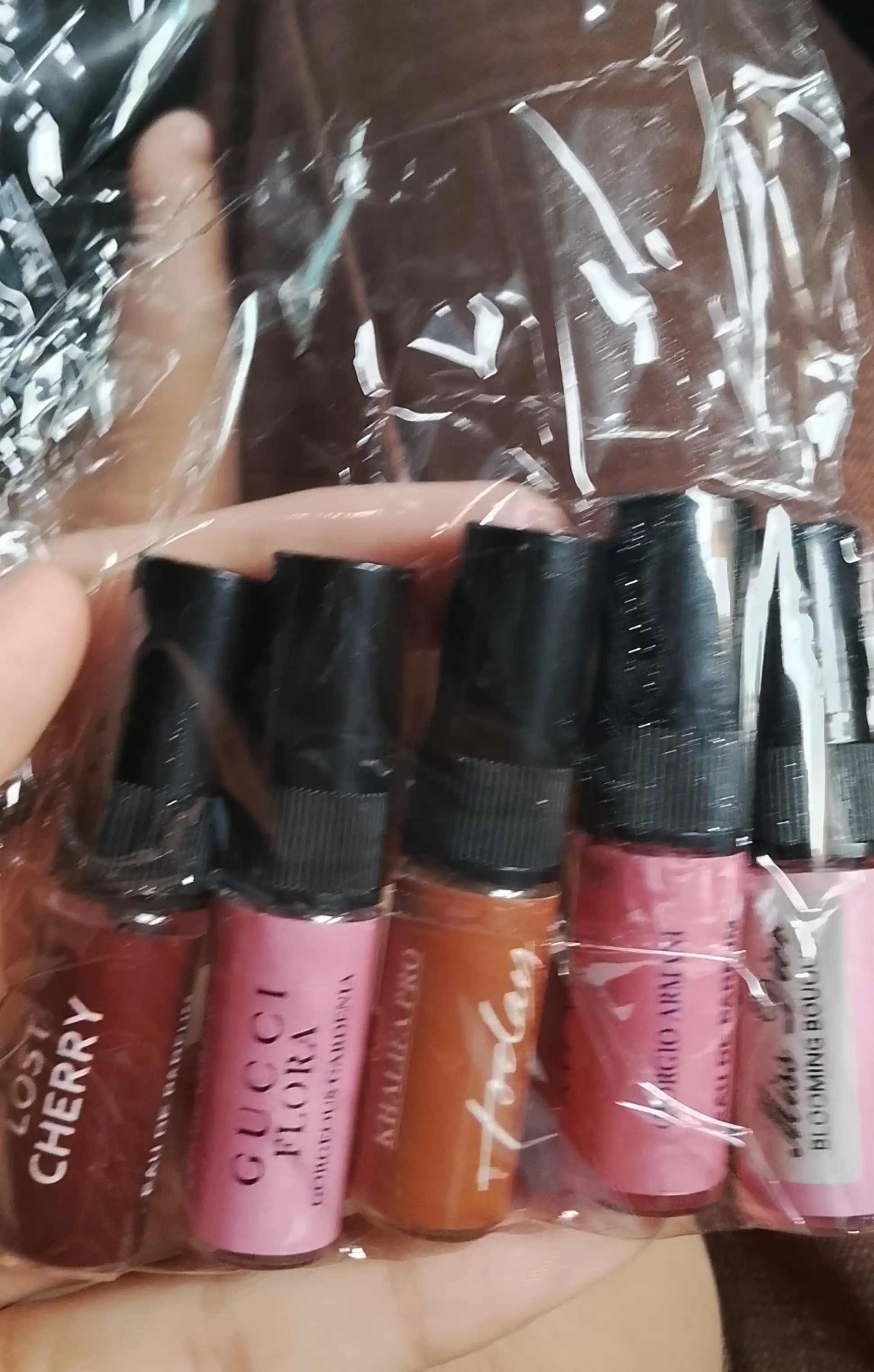 Atirlar ayollar uchun Lost Cherry, My Way, Miss Dior, Gucci Flora, Avon Today, sovga nabor