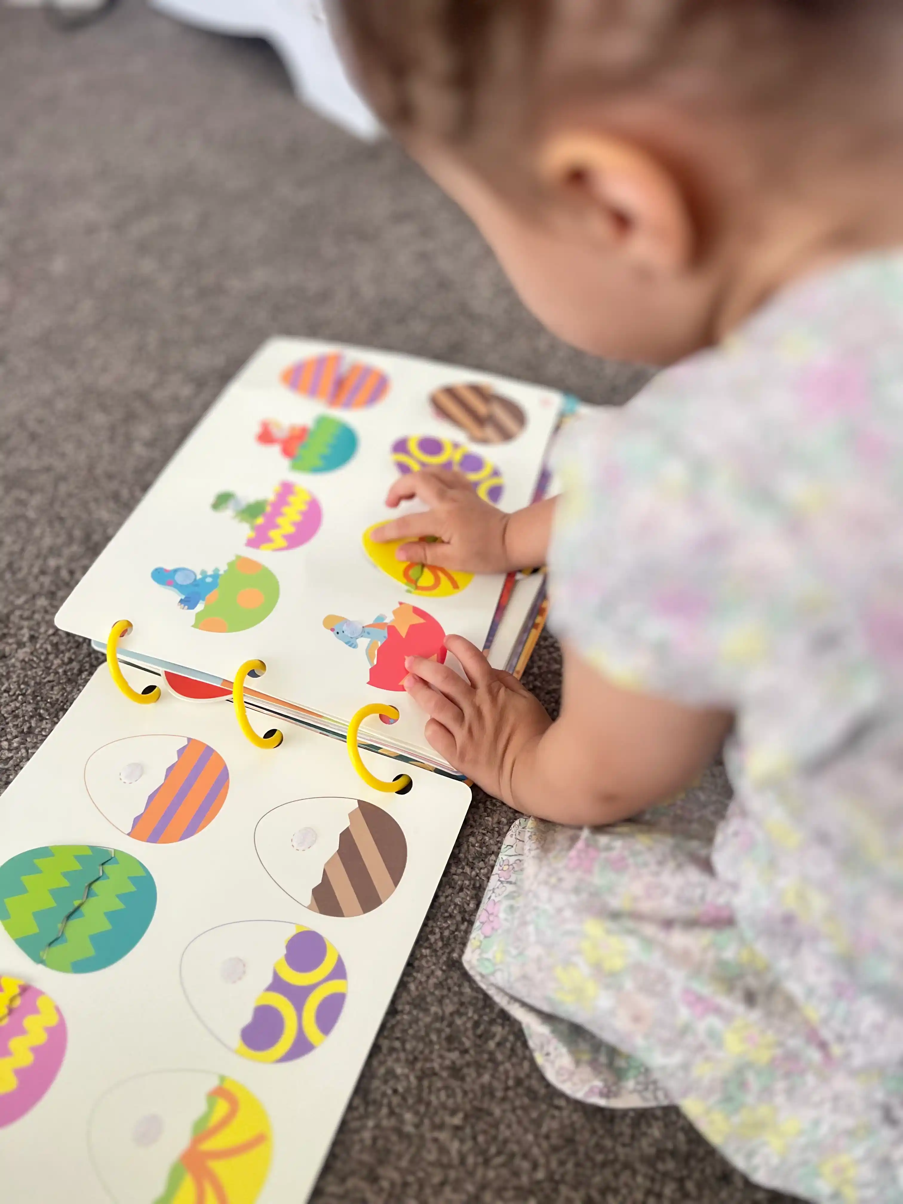 Busy Book Birinchi so‘zlar bu bolalar uchun  ingliz tilidagi kitob, rivojlantiruvchi