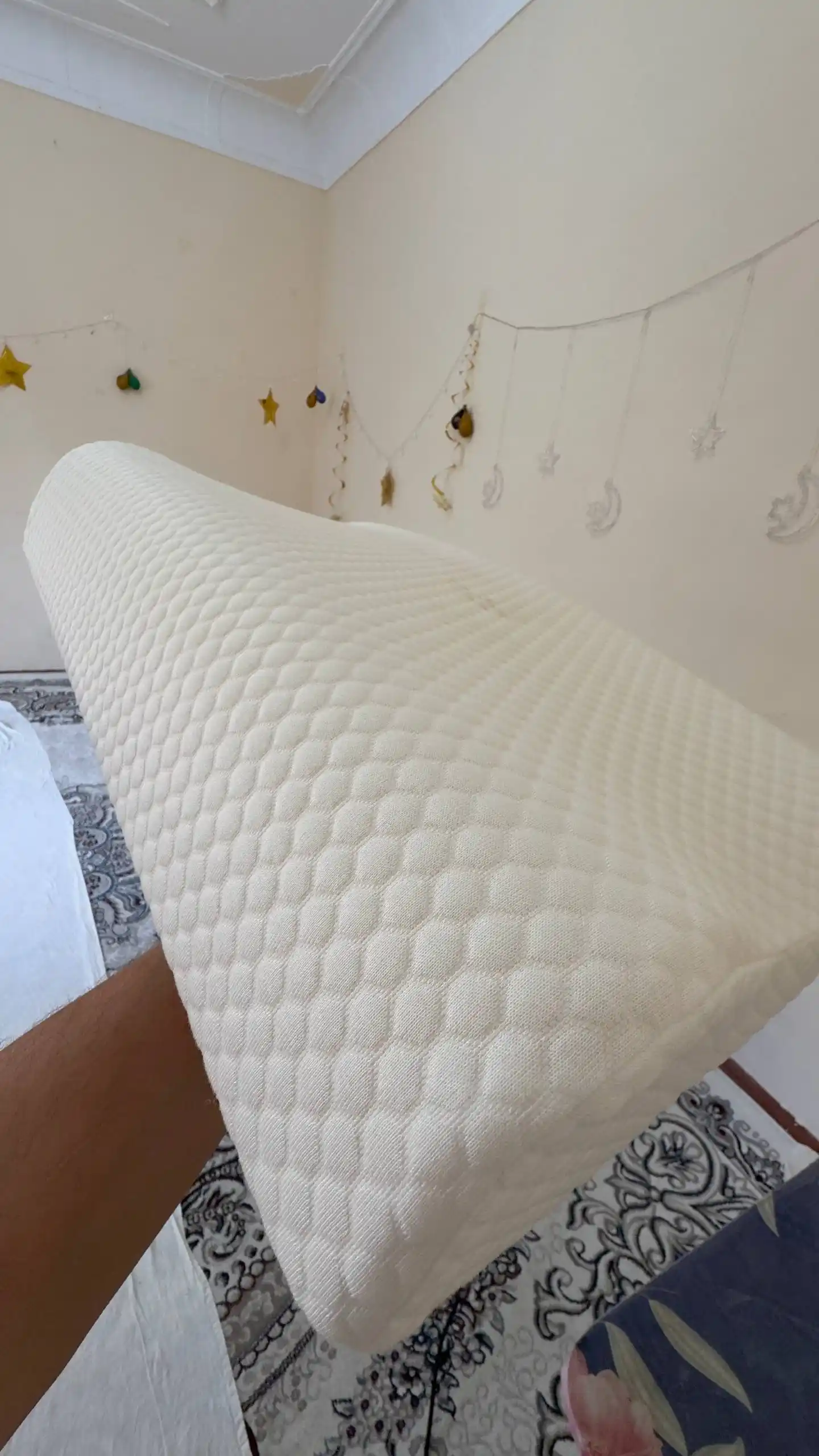 Xotira effektli ortopedik yostiq