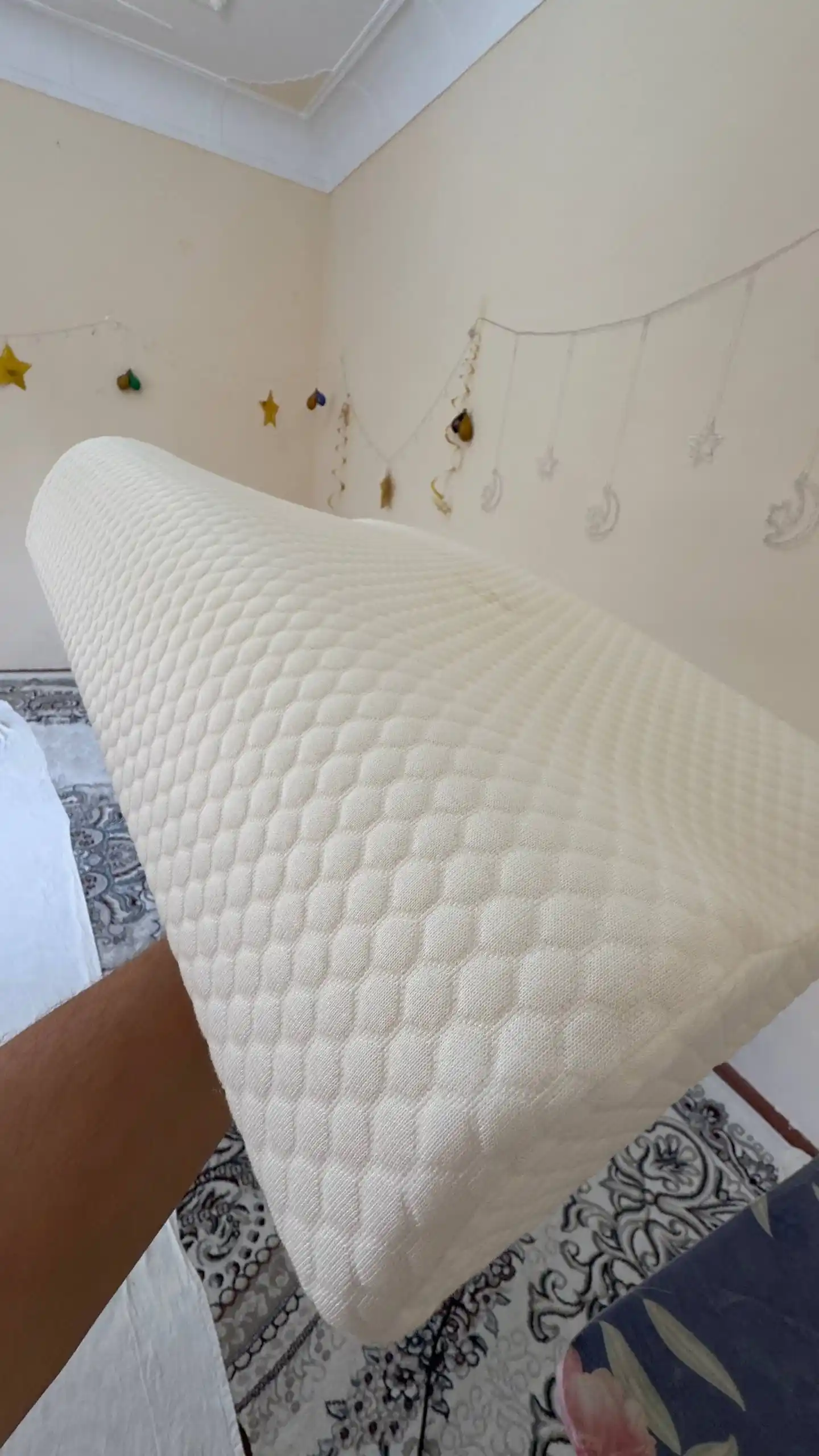 Xotira effektli ortopedik yostiq