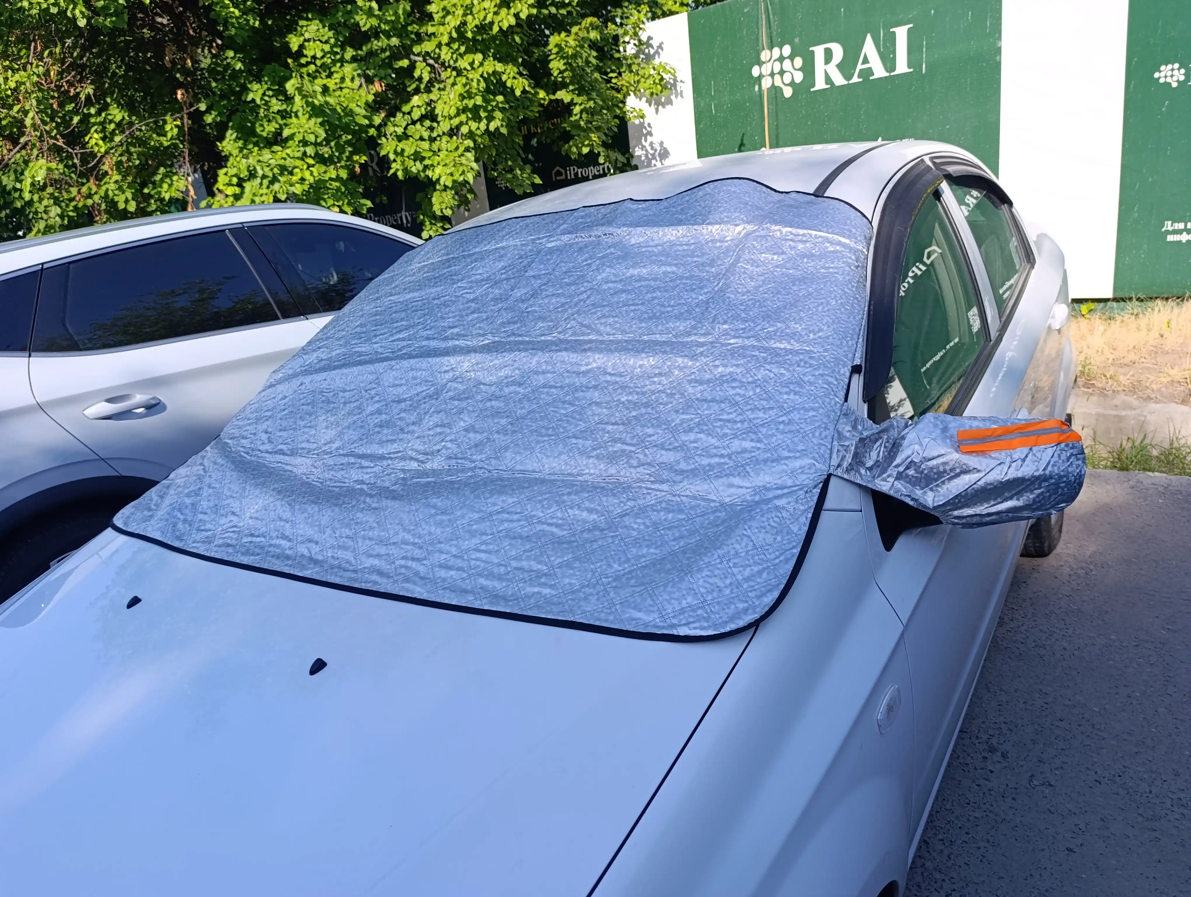 Защитная накидка на лобовое стекло автомобиля от снега и солнца