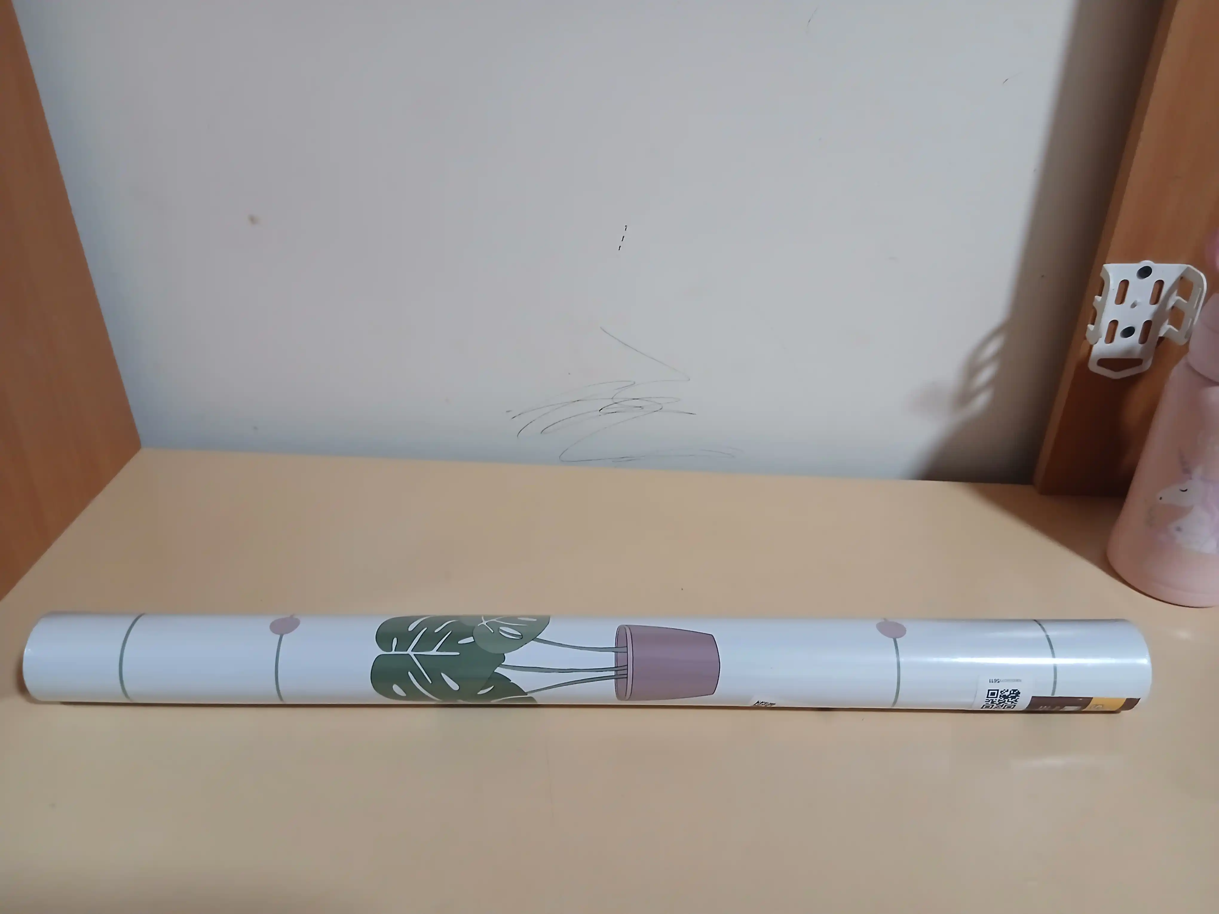 Mebel va devorlar uchun o‘zi yopishadigan plyonka, 0.6 m x 10 m o‘lchamdagi alyuminiy folga