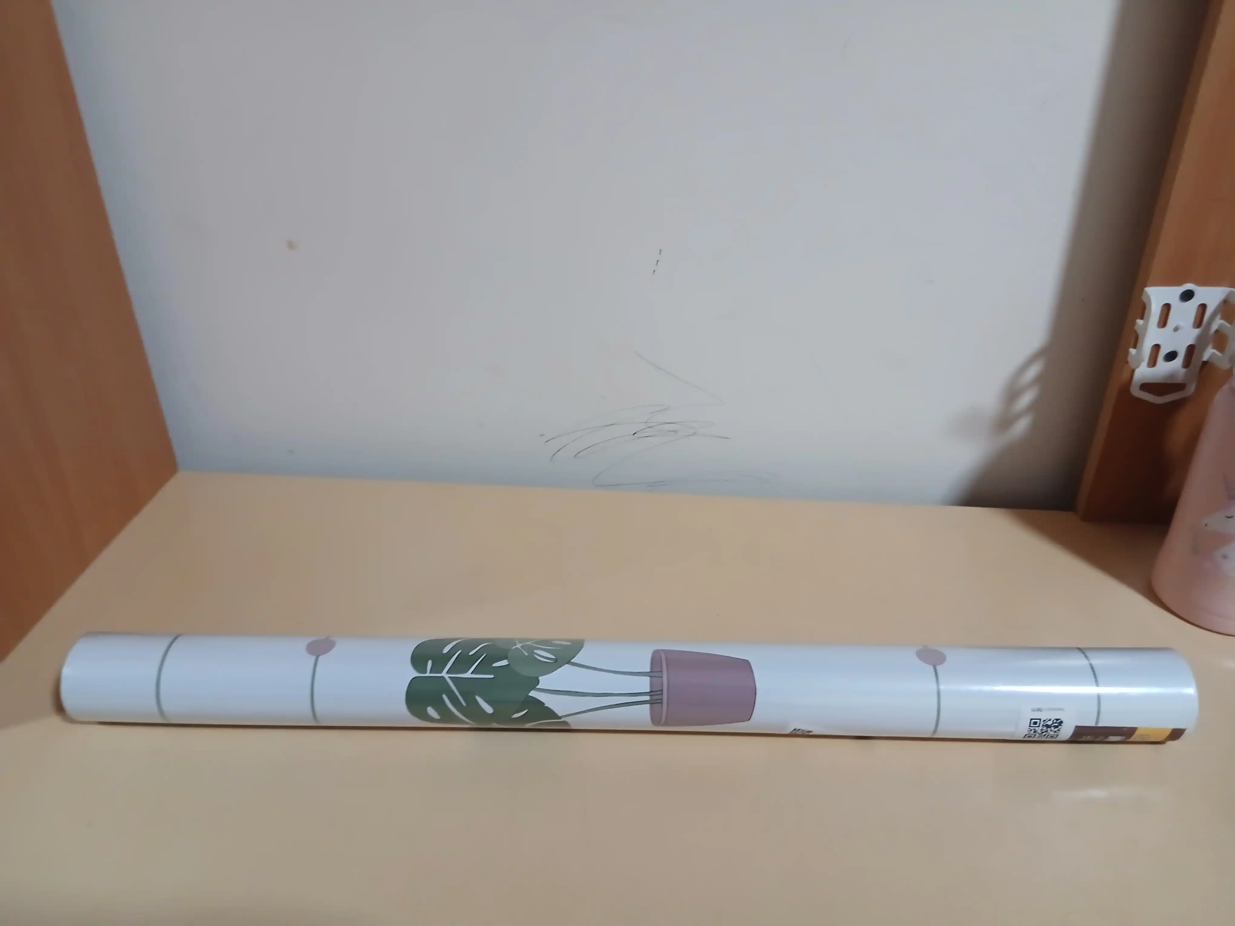 Mebel va devorlar uchun o‘zi yopishadigan plyonka, 0.6 m x 10 m o‘lchamdagi alyuminiy folga